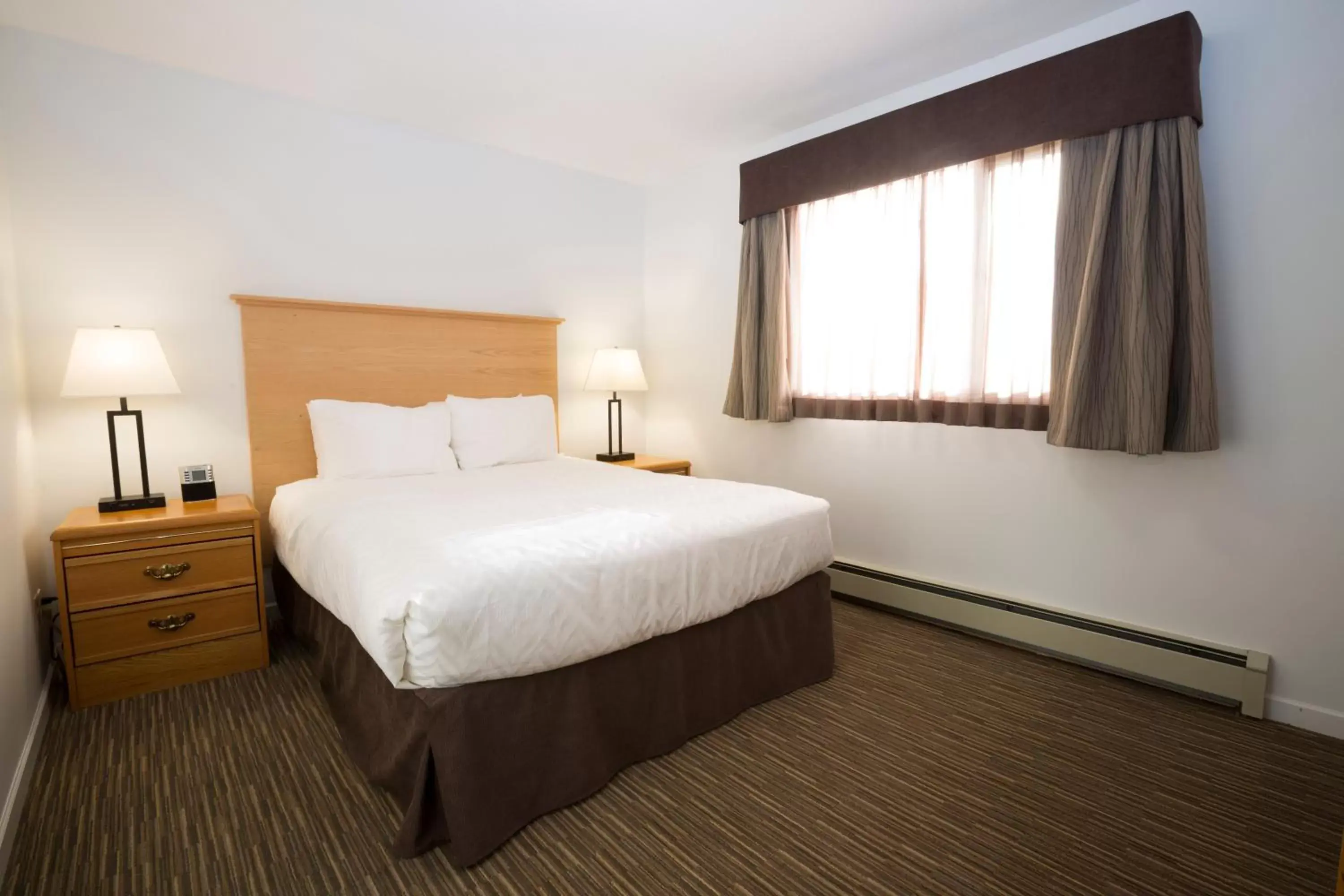 Bedroom, Bed in Tower Inn & Suites