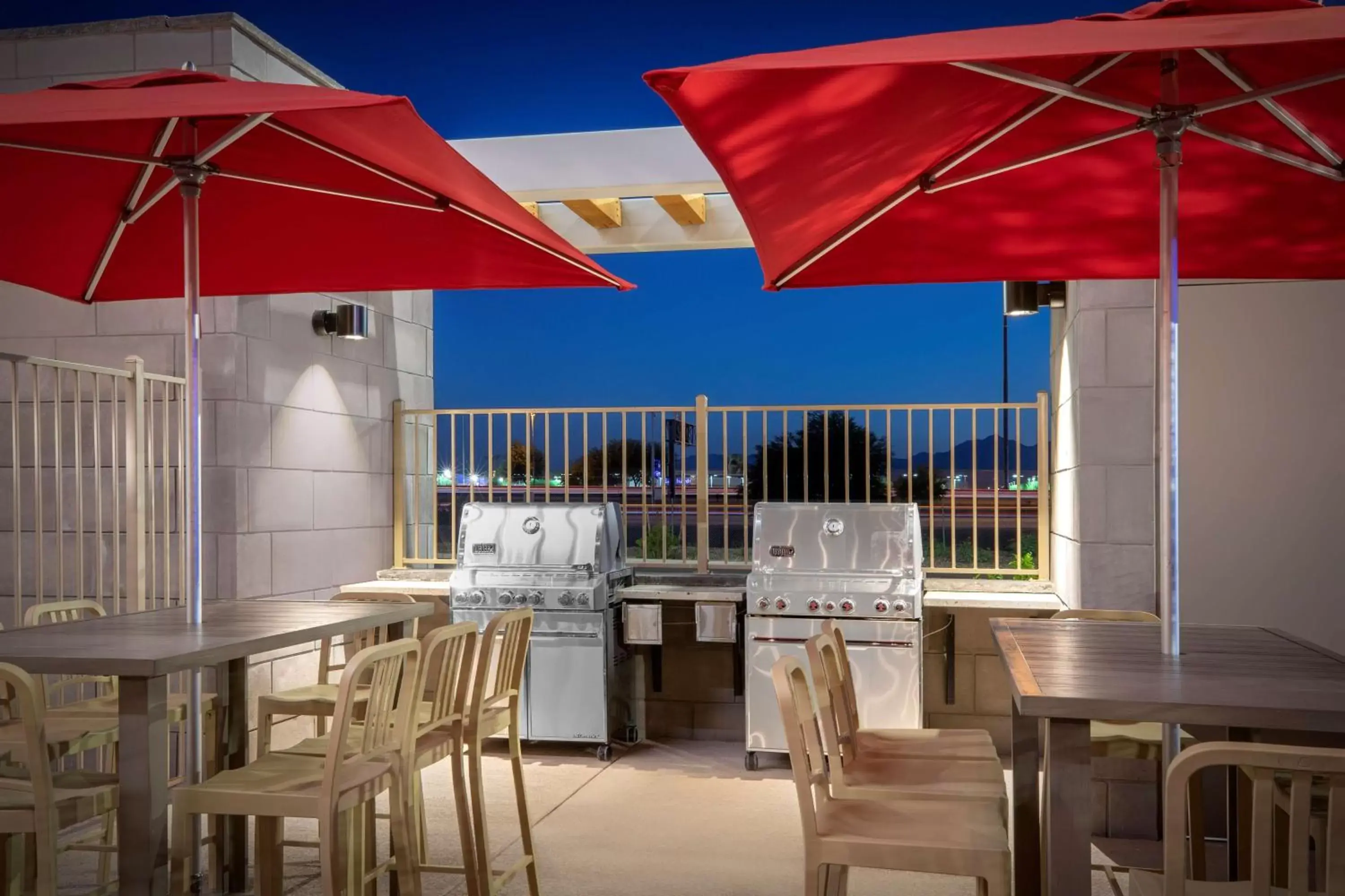 Property building, Restaurant/Places to Eat in Home2 Suites By Hilton Phoenix Avondale, Az