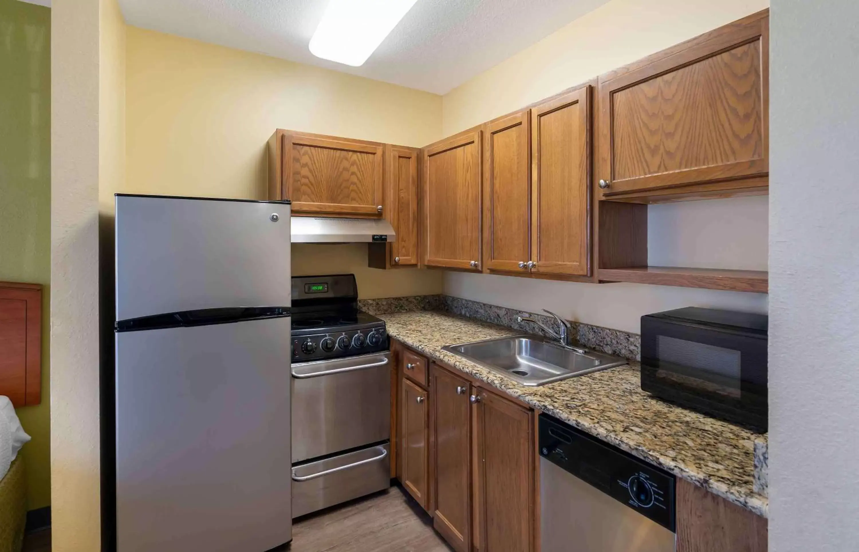 Bedroom, Kitchen/Kitchenette in Extended Stay America Suites - Virginia Beach