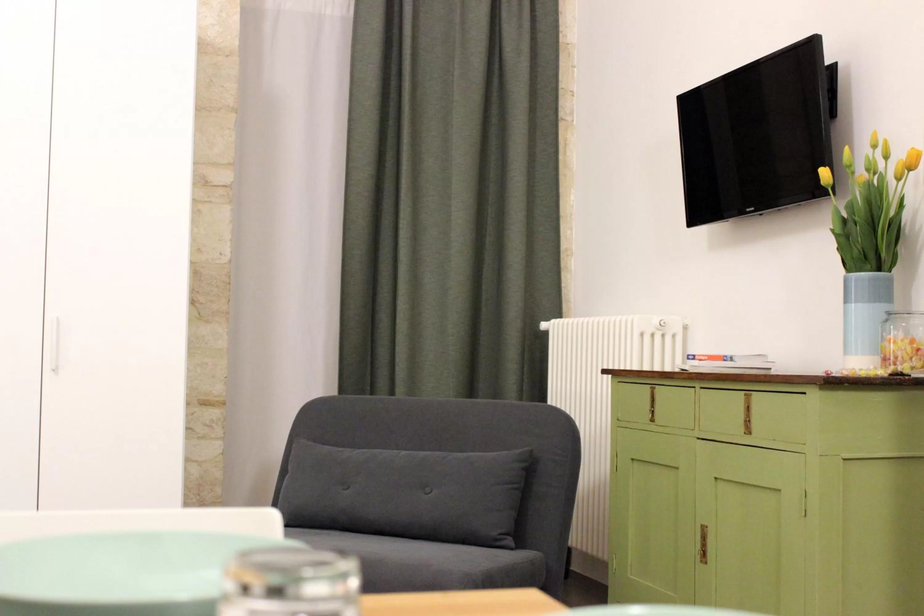 TV/Entertainment Center in Albertario