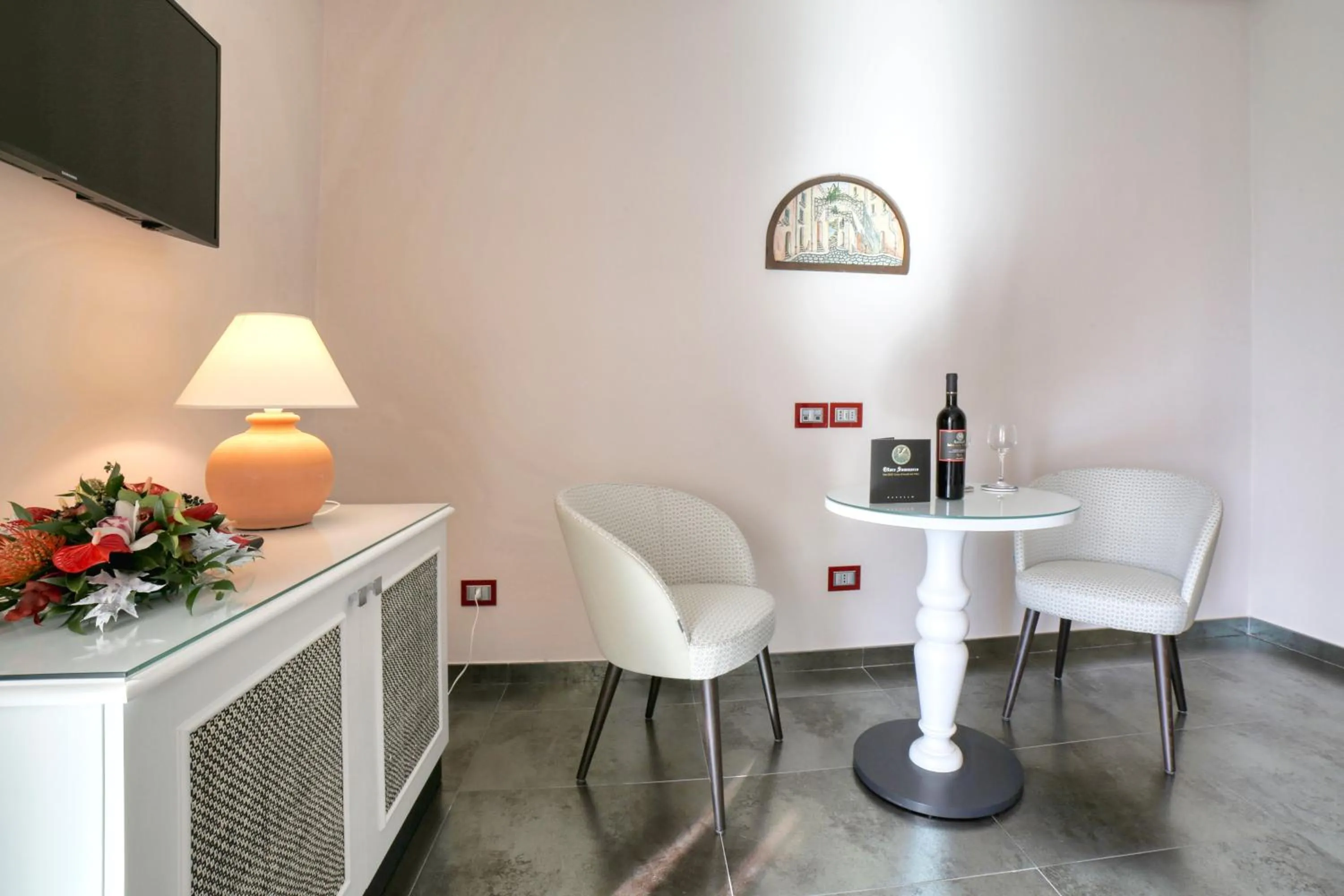 Photo of the whole room in Palazzo Confalone