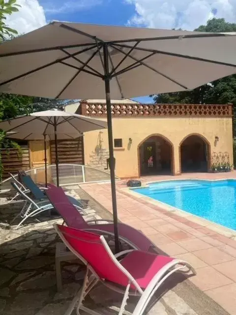 Swimming Pool in Logis Hotel Restaurant Le Domaine de la Régalière