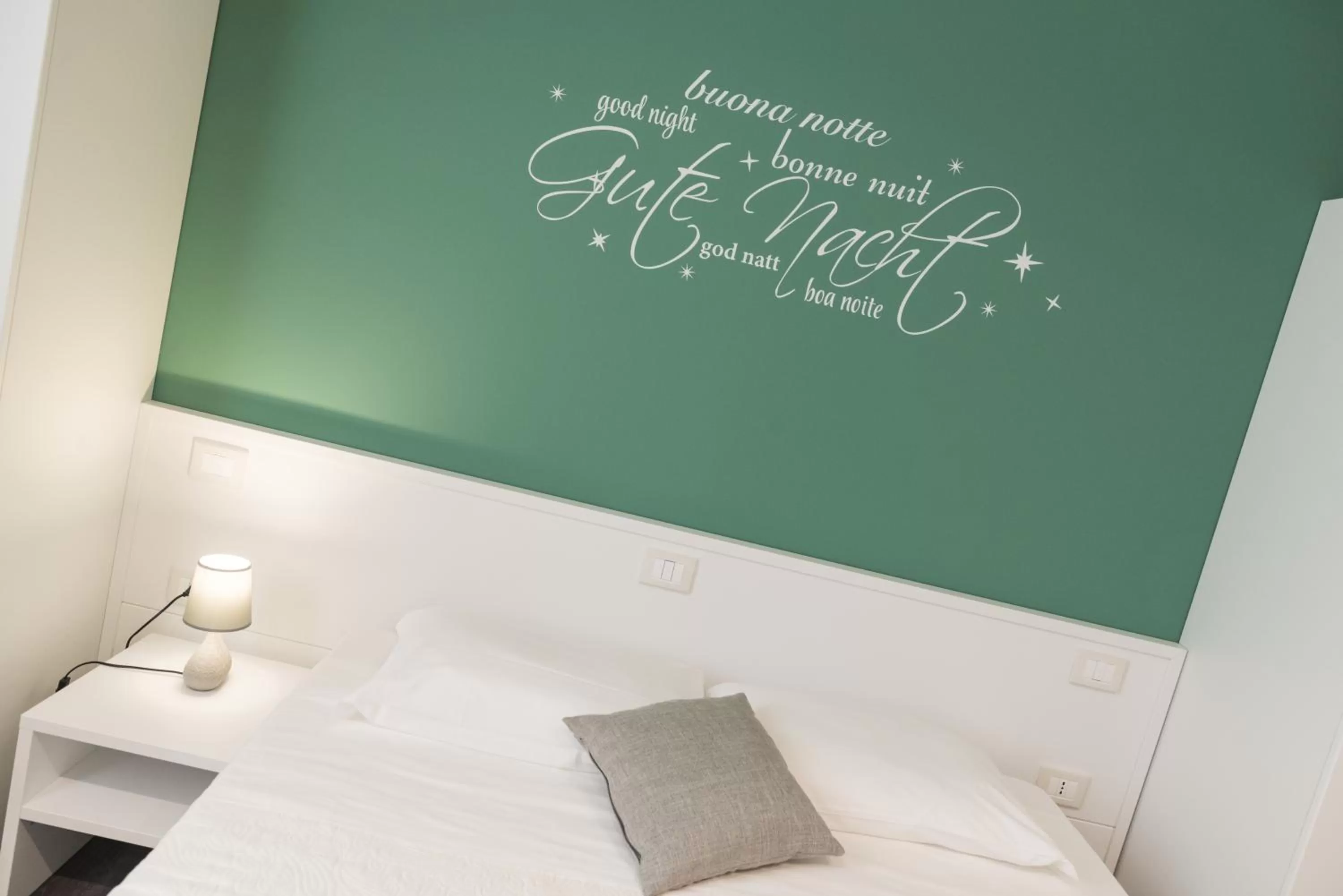 Text overlay, Bed in Residence del sole Manfredonia