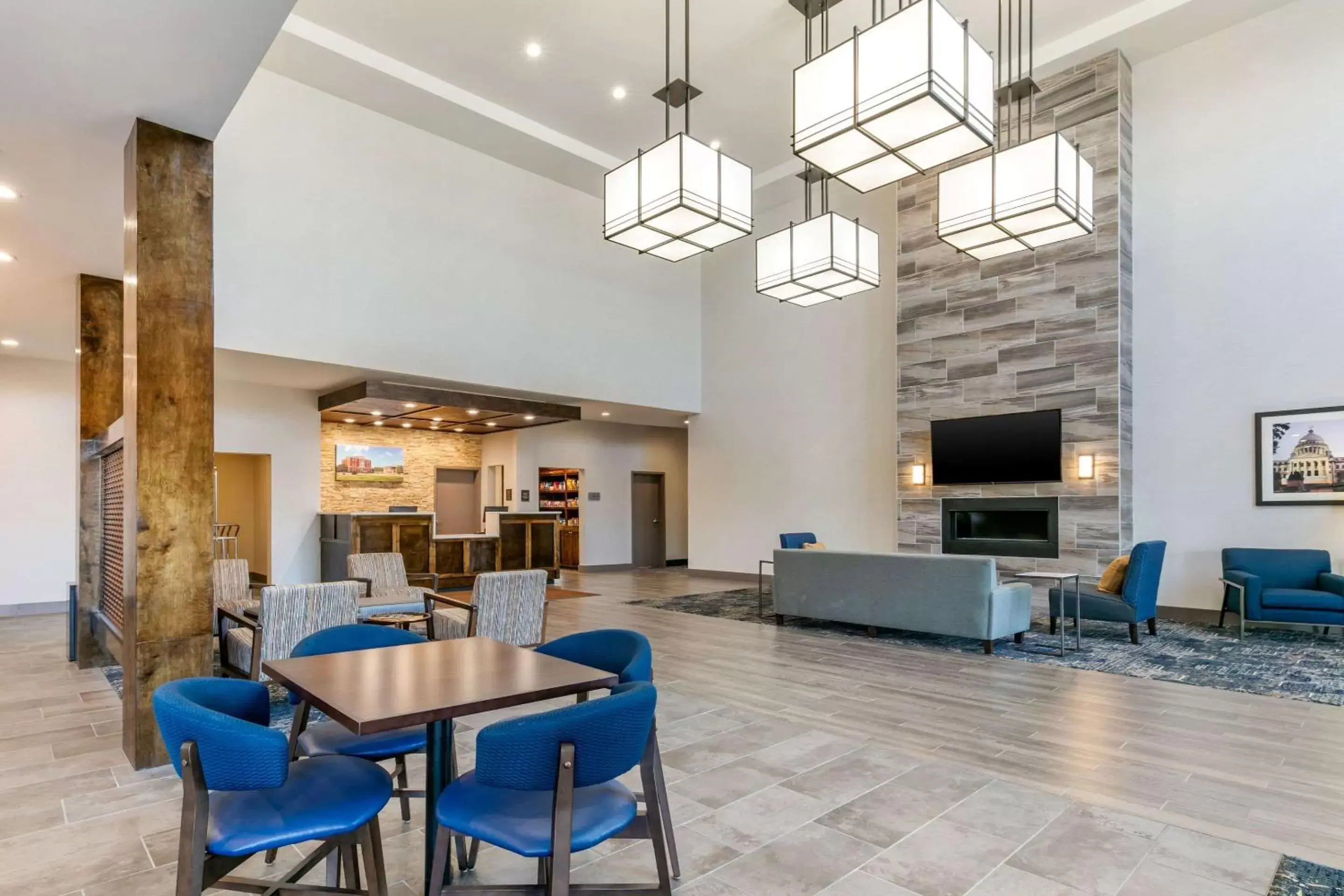 Lobby or reception, Lounge/Bar in Comfort Suites