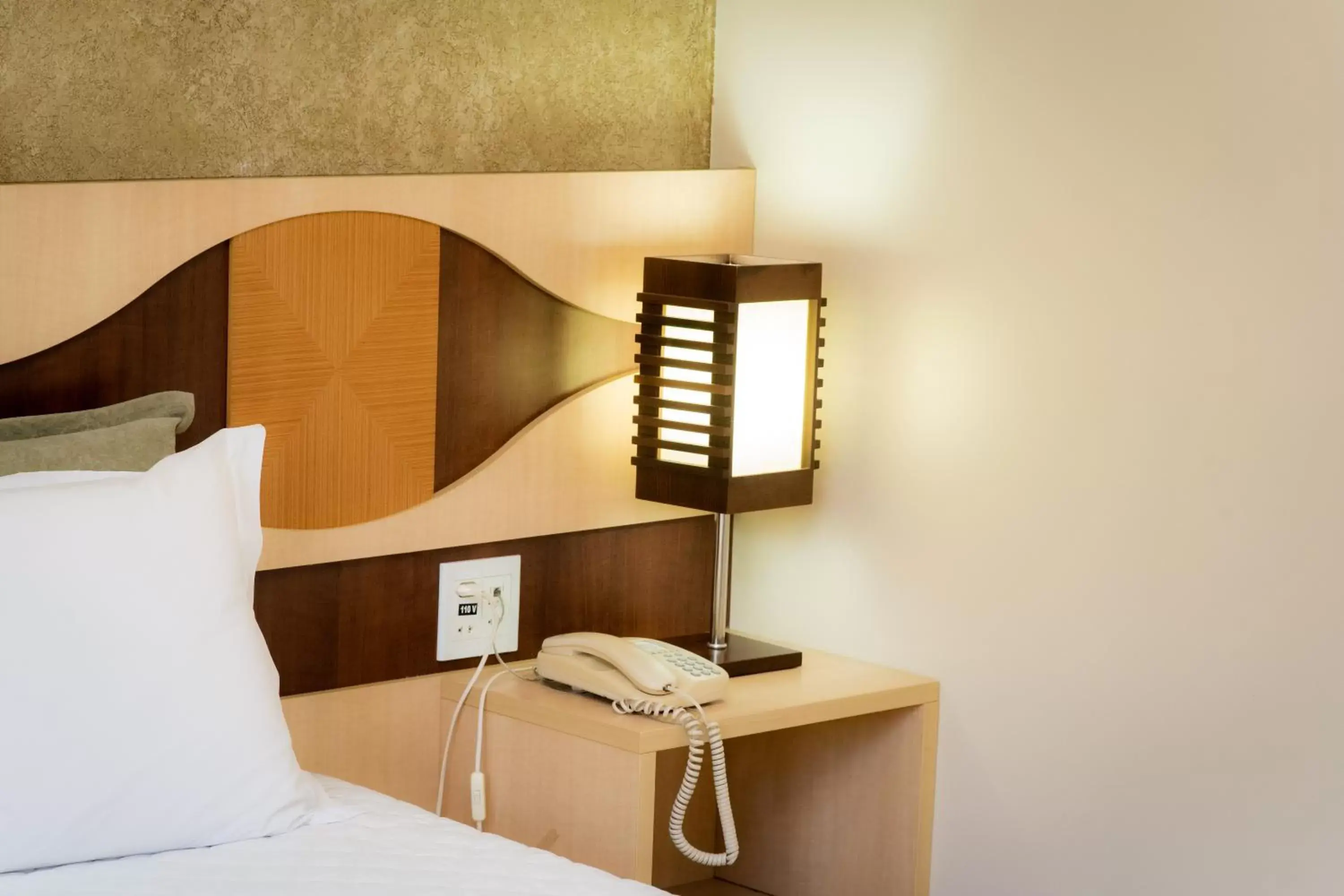 Suite with Garden View - single occupancy in Hotel Lago Dourado Suite with Garden View - single occupancy in Hotel Lago Dourado
