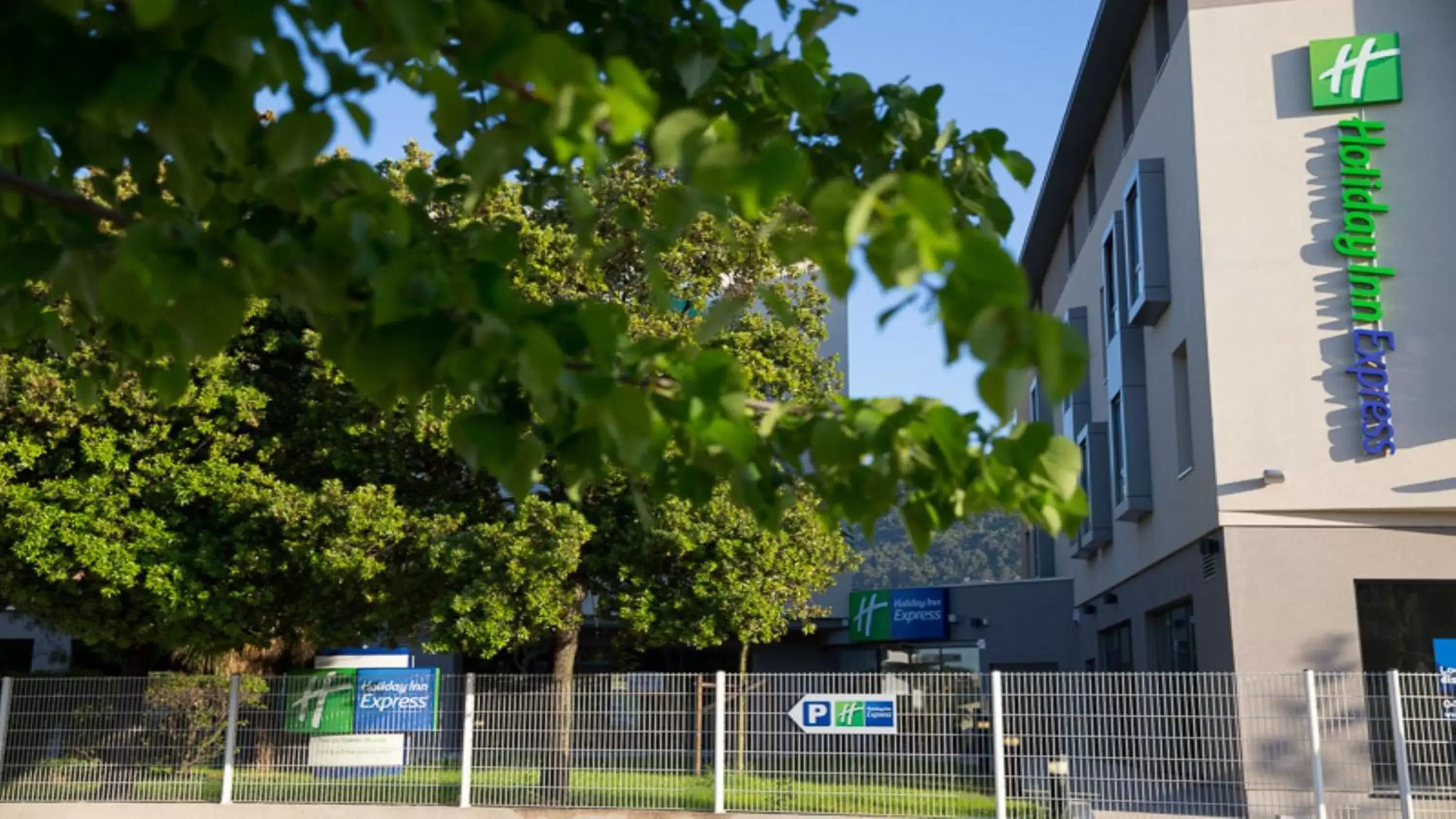 Property building in Holiday Inn Express Toulon - Est by IHG Property building in Holiday Inn Express Toulon - Est by IHG
