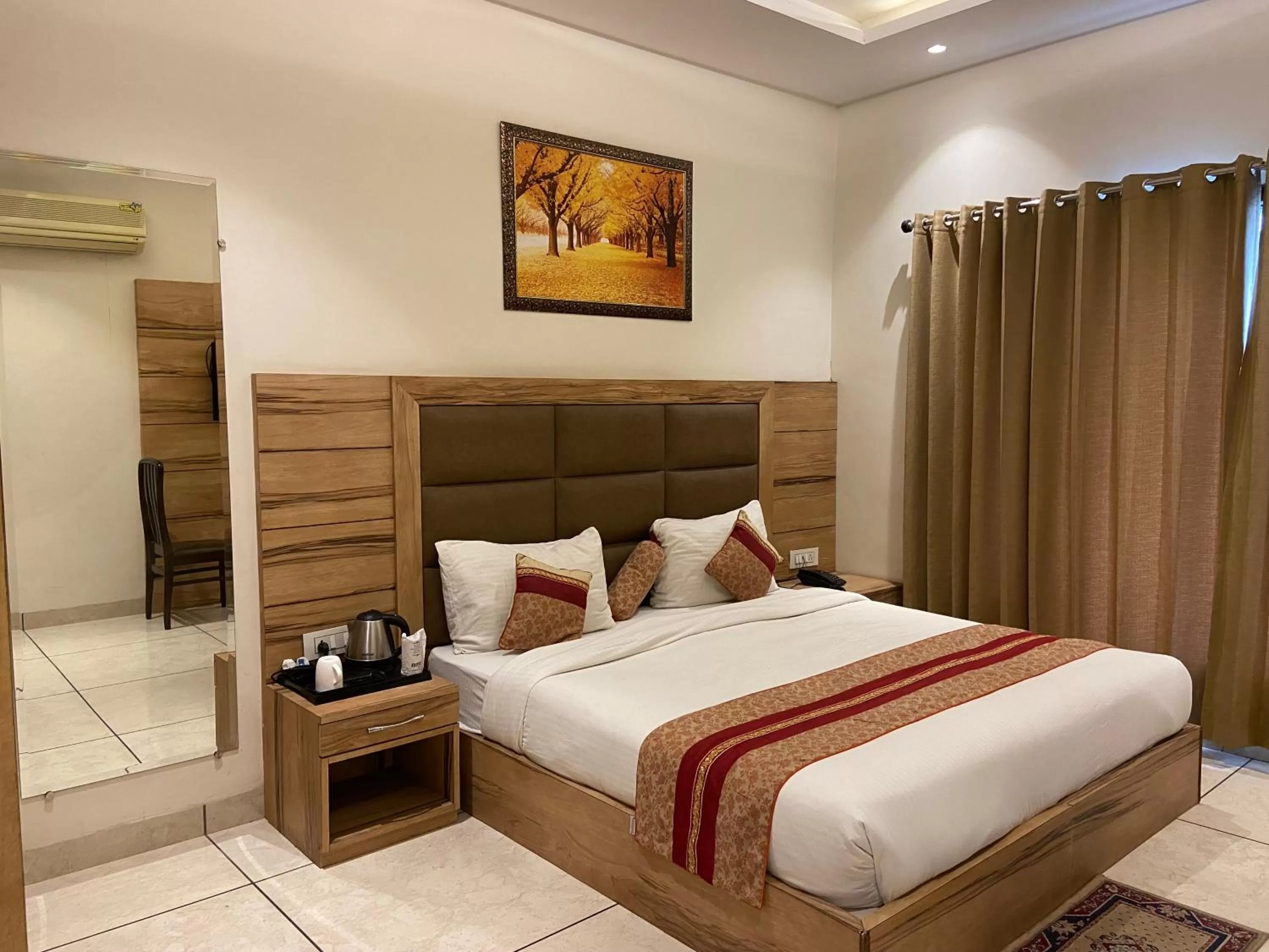 Bedroom, Bed in Hotel Exotic - 5 min walk from Golden Temple