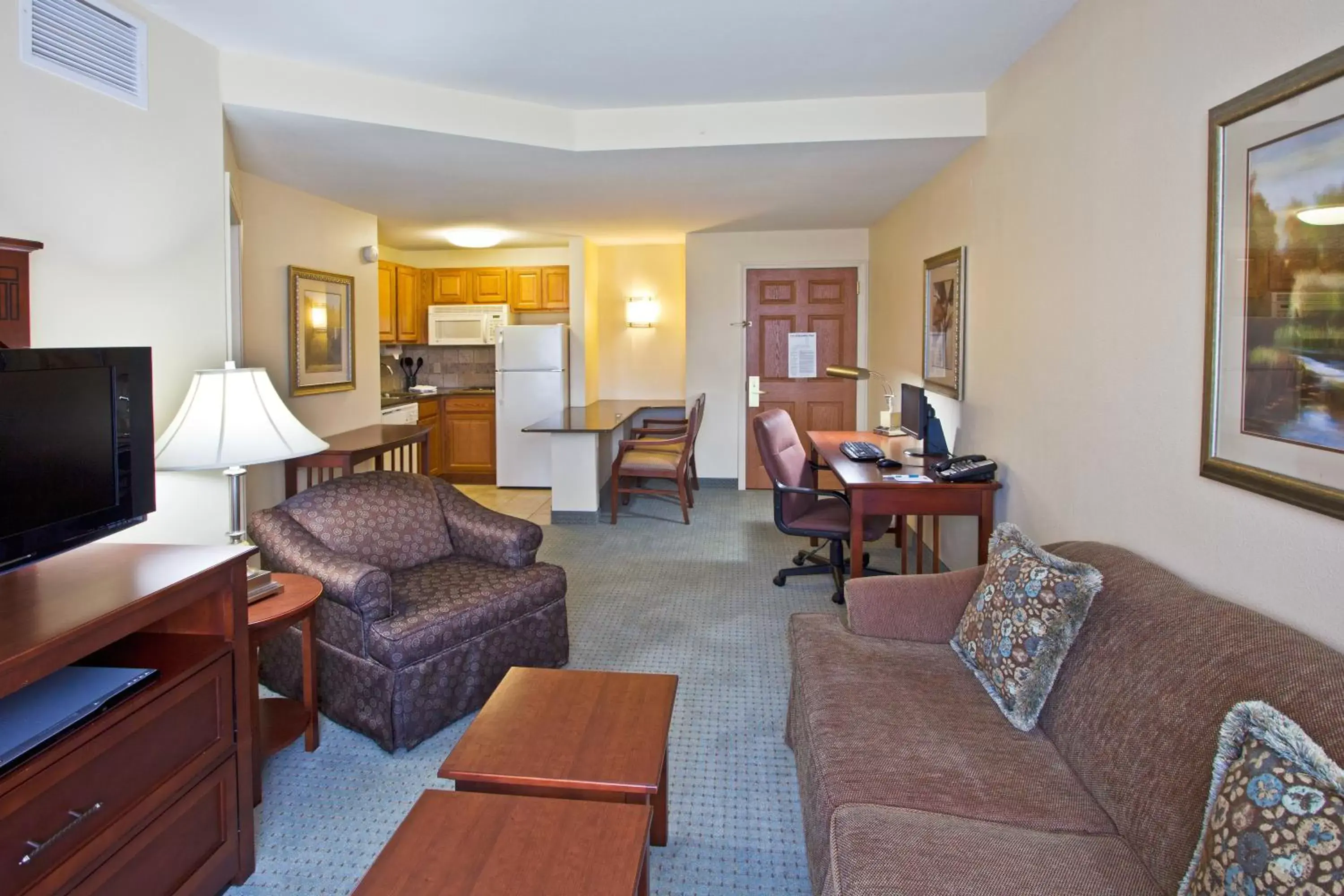 Photo of the whole room, Seating Area in Staybridge Suites Tallahassee I-10 East, an IHG Hotel