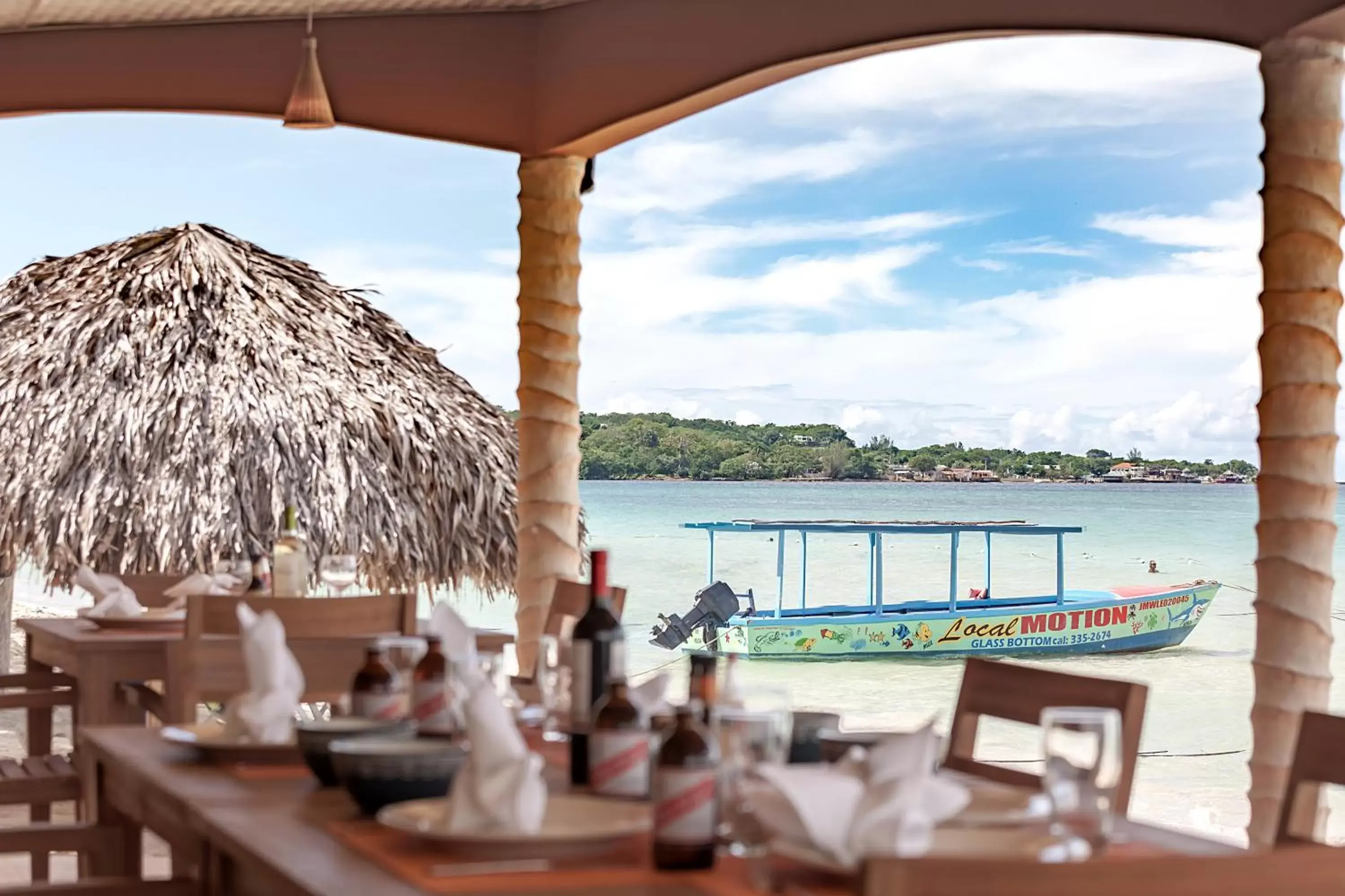 Restaurant/Places to Eat in Beach House Condos, Negril