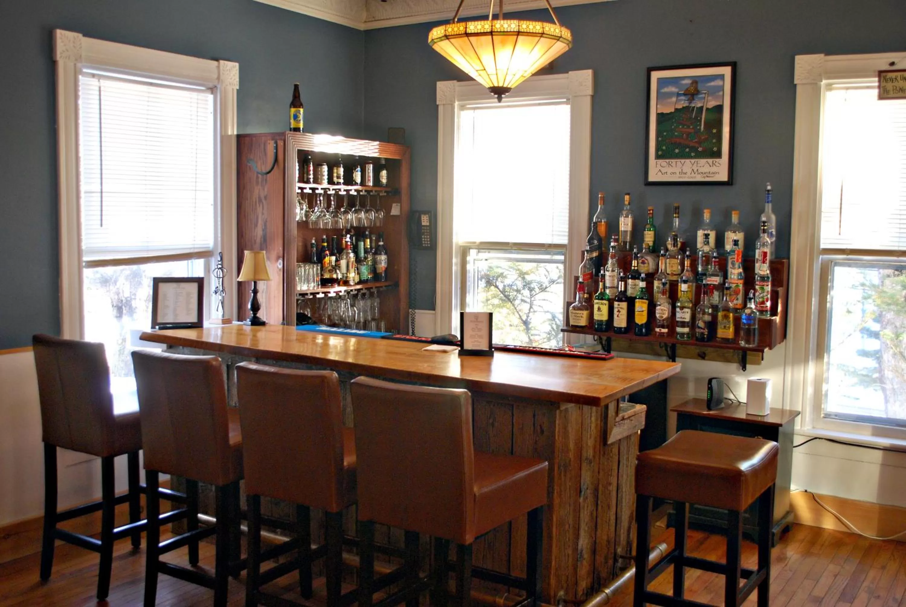 Lounge or bar in The Wilmington Inn