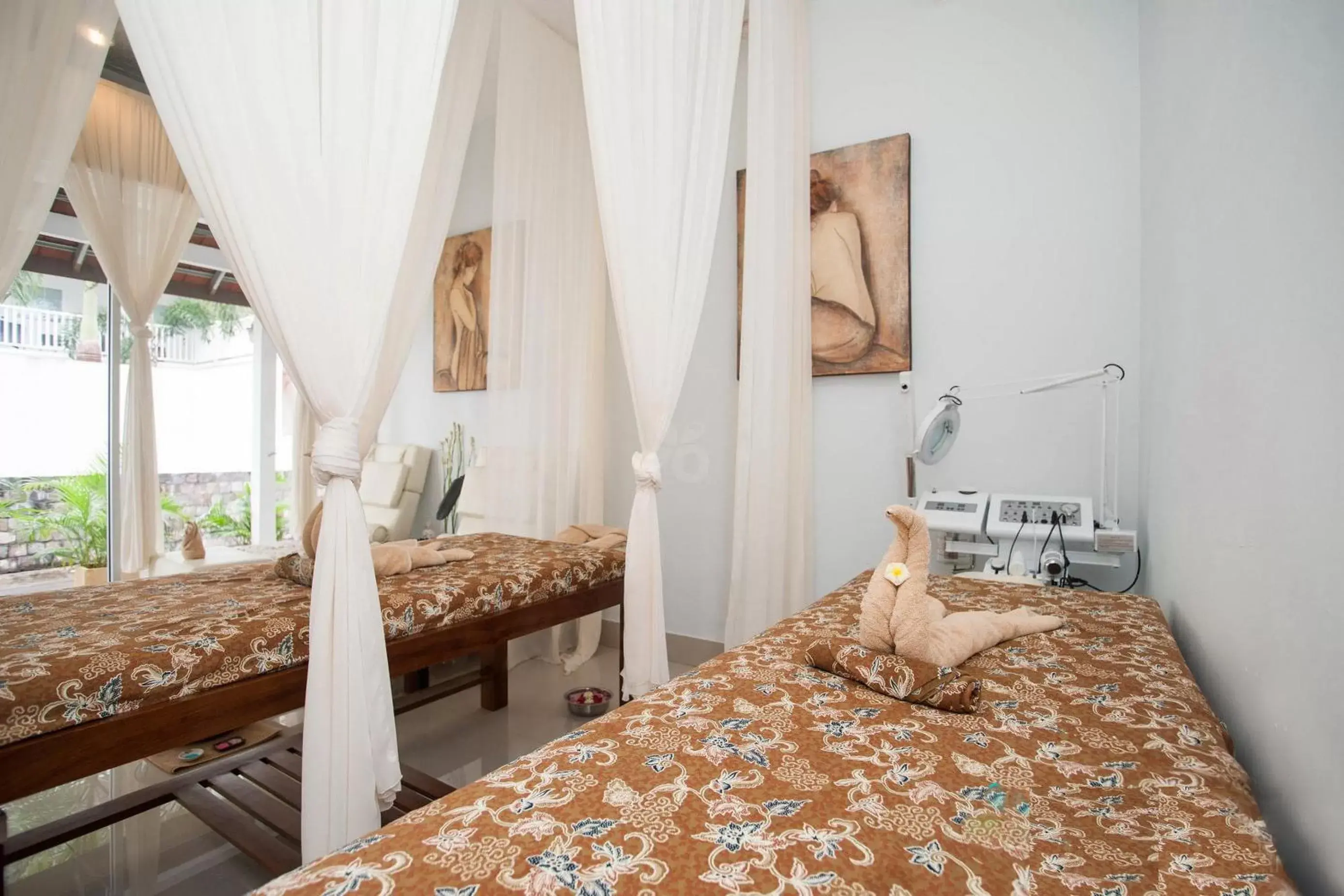 Massage, Bed in Samsara Inn Massage, Bed in Samsara Inn