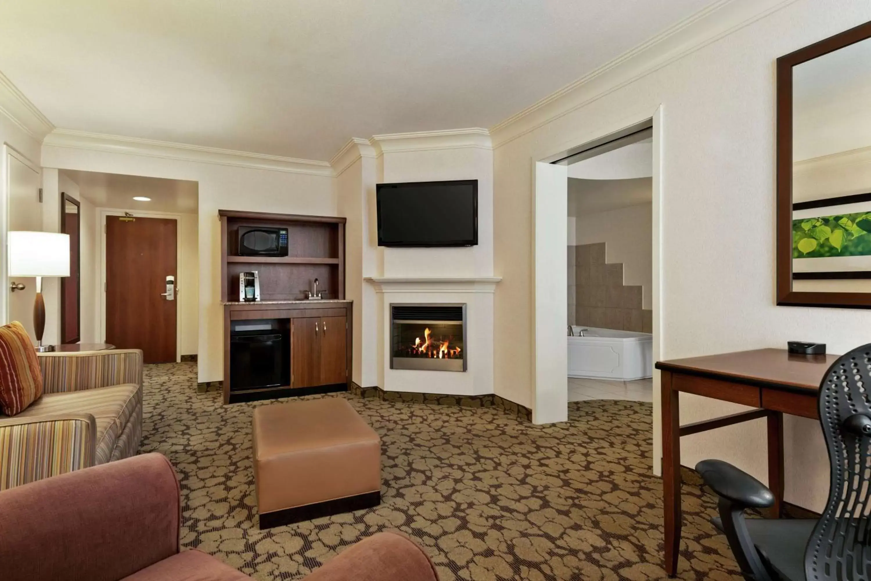 Bedroom, Seating Area in Hilton Garden Inn Saskatoon Downtown