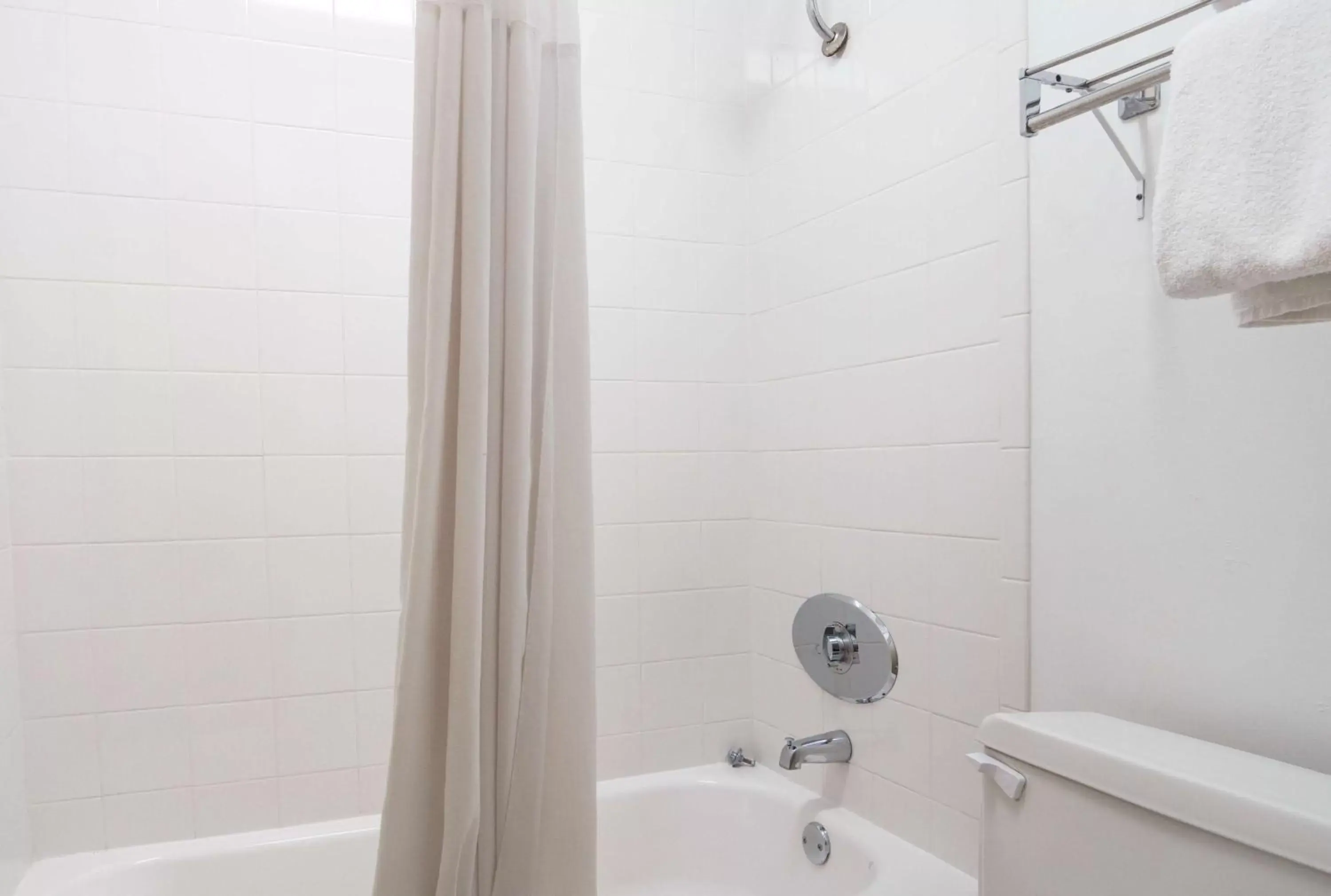 Shower, Bathroom in Motel 6-Alsip, IL