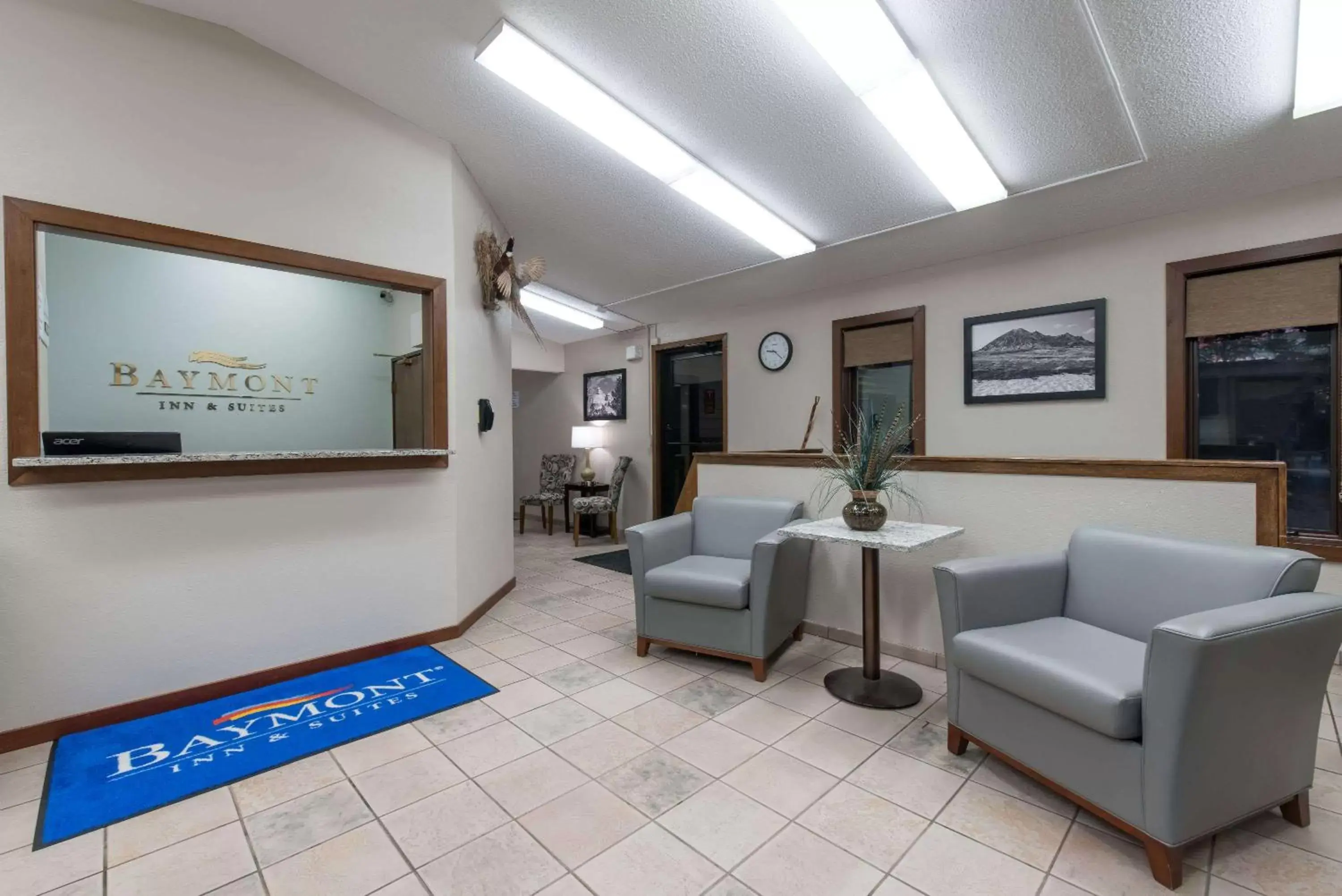 Lobby or reception in Baymont by Wyndham Pierre Lobby or reception in Baymont by Wyndham Pierre