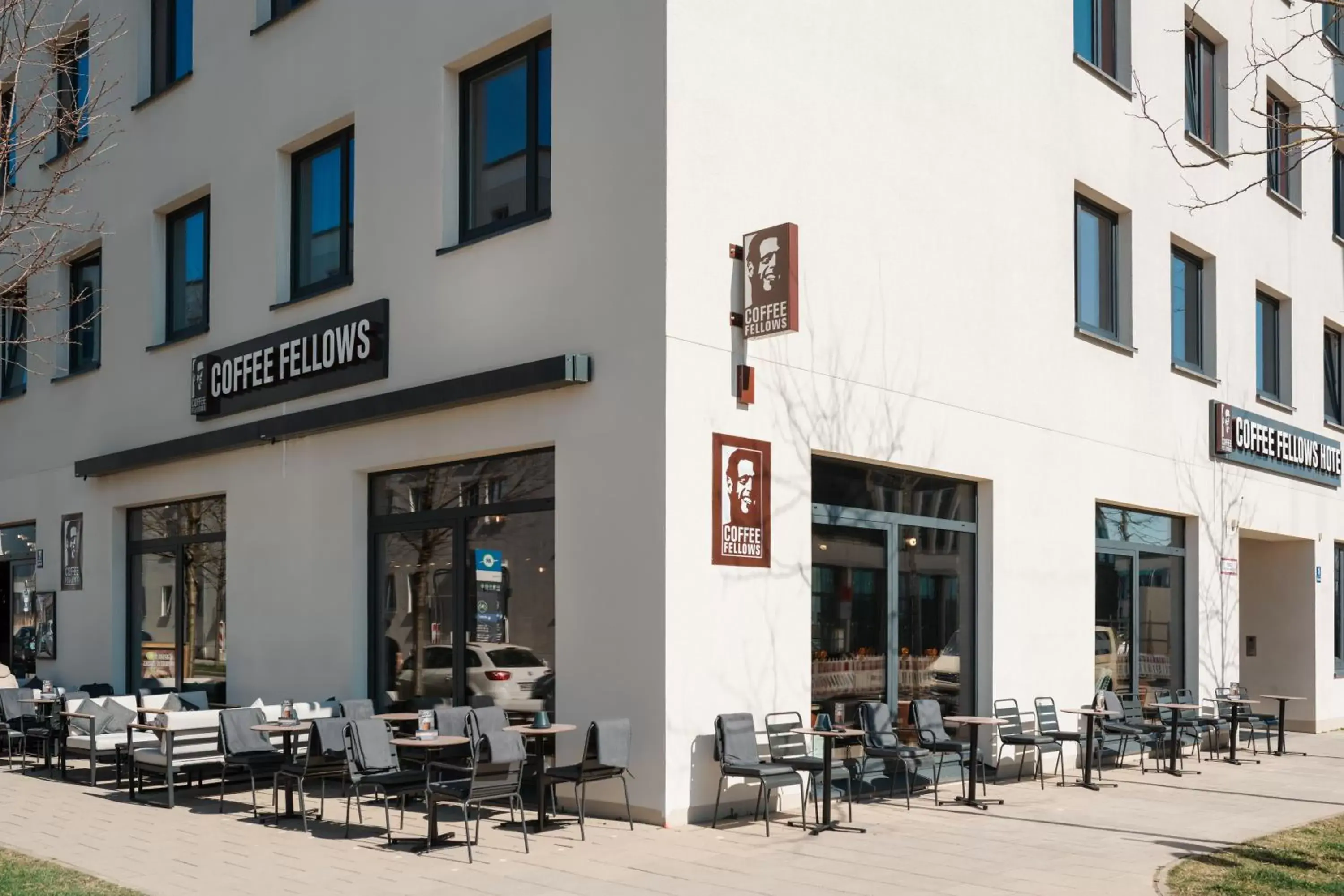 Facade/entrance, Restaurant/Places to Eat in Coffee Fellows Hotel München-Freiham