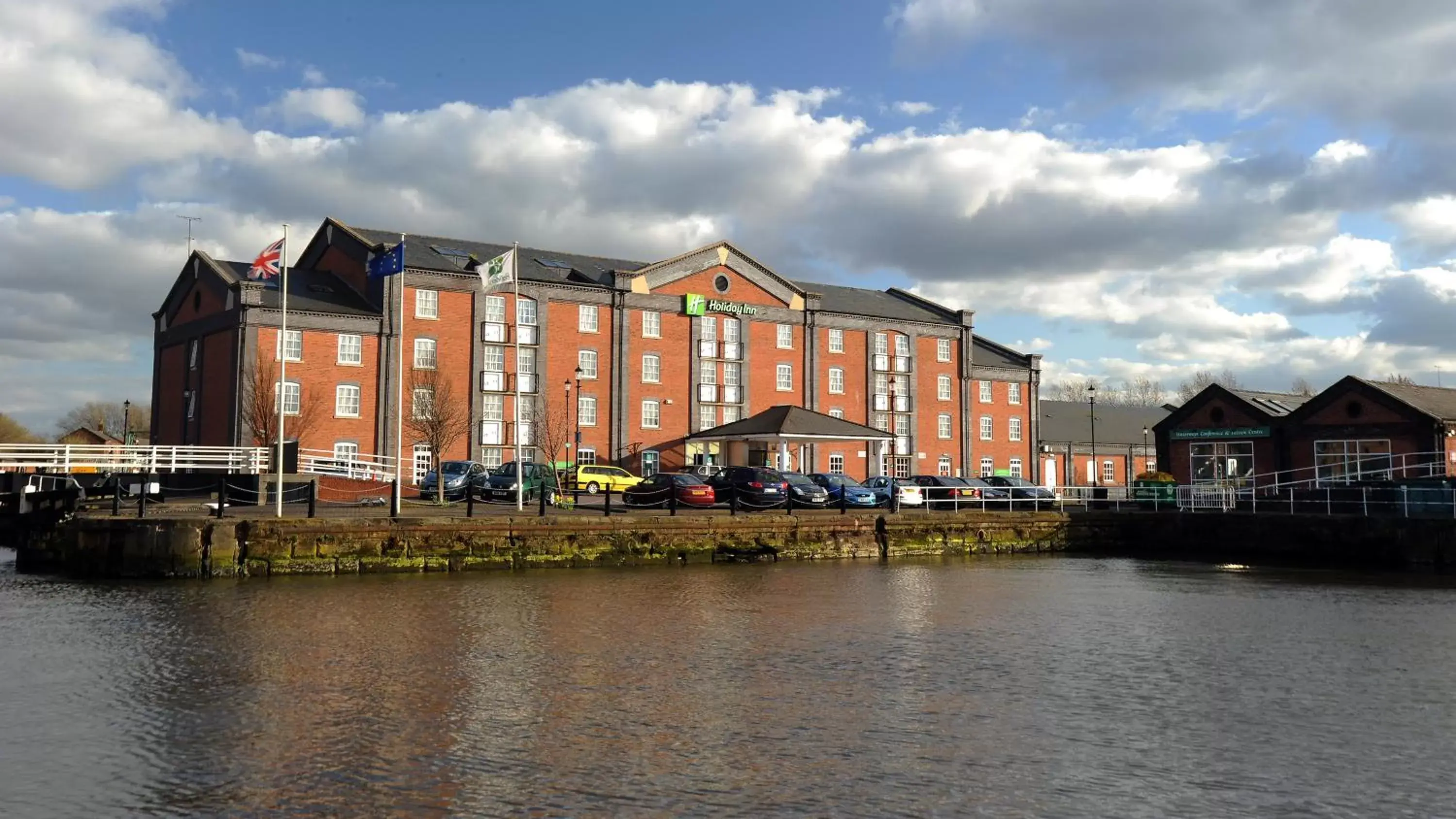 Property Building in Holiday Inn Ellesmere Port/Cheshire Oaks, an IHG Hotel