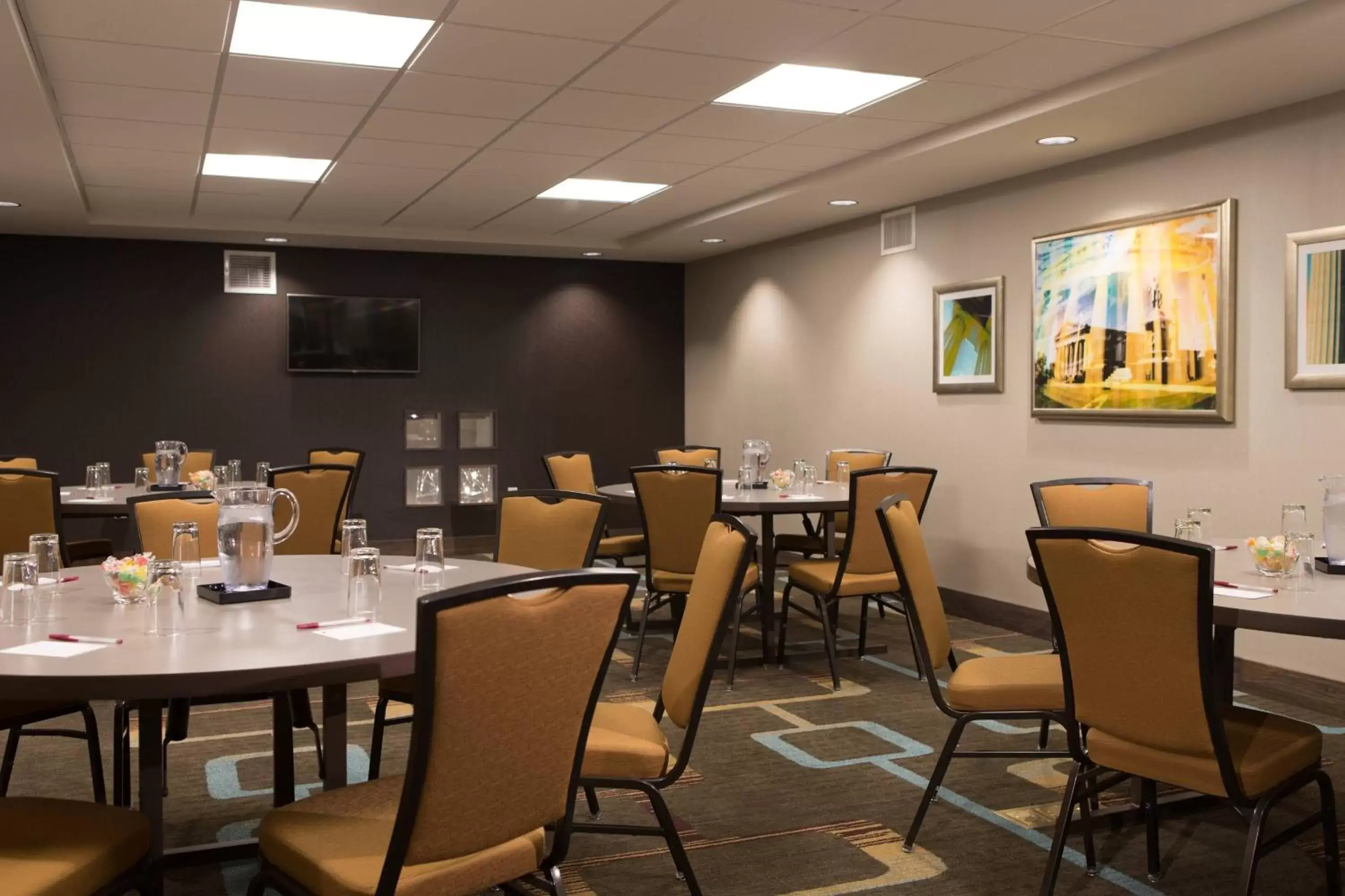 Meeting/conference room, Restaurant/Places to Eat in Residence Inn by Marriott Nashville Vanderbilt/West End