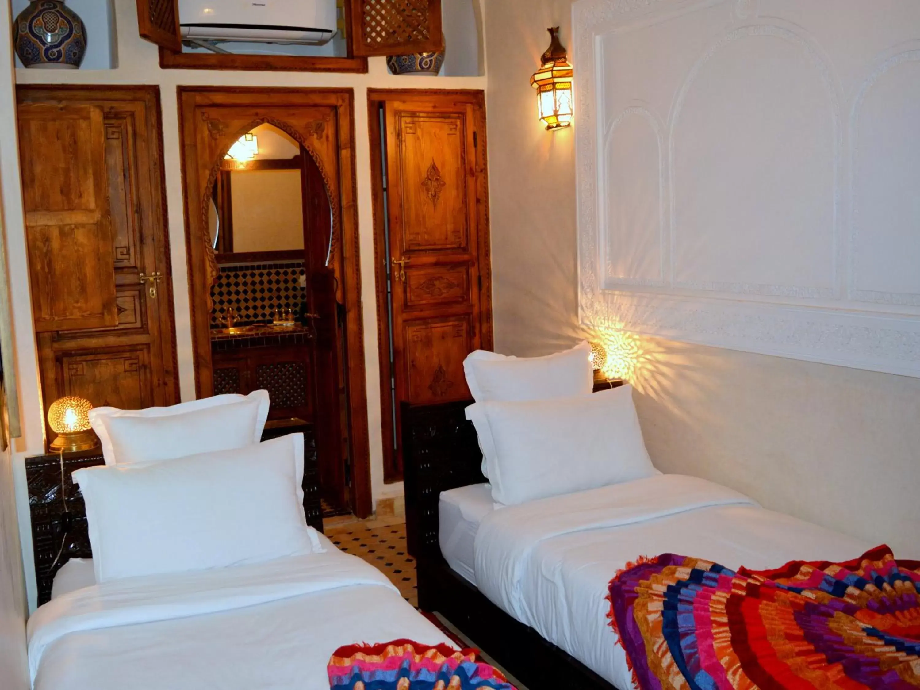 Staff, Bed in Riad Ghali Hotel & SPA