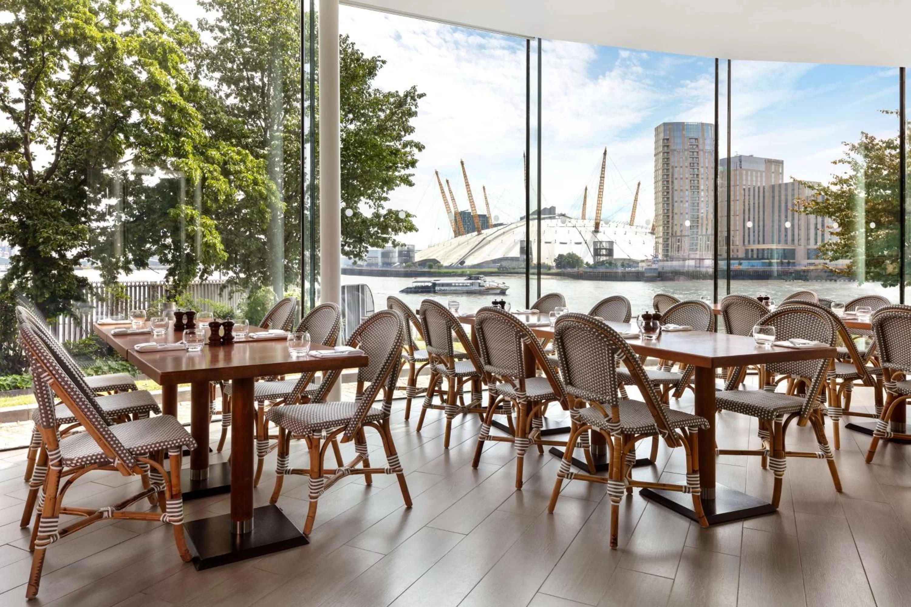 Restaurant/places to eat in Radisson Blu Hotel, London Canary Wharf East