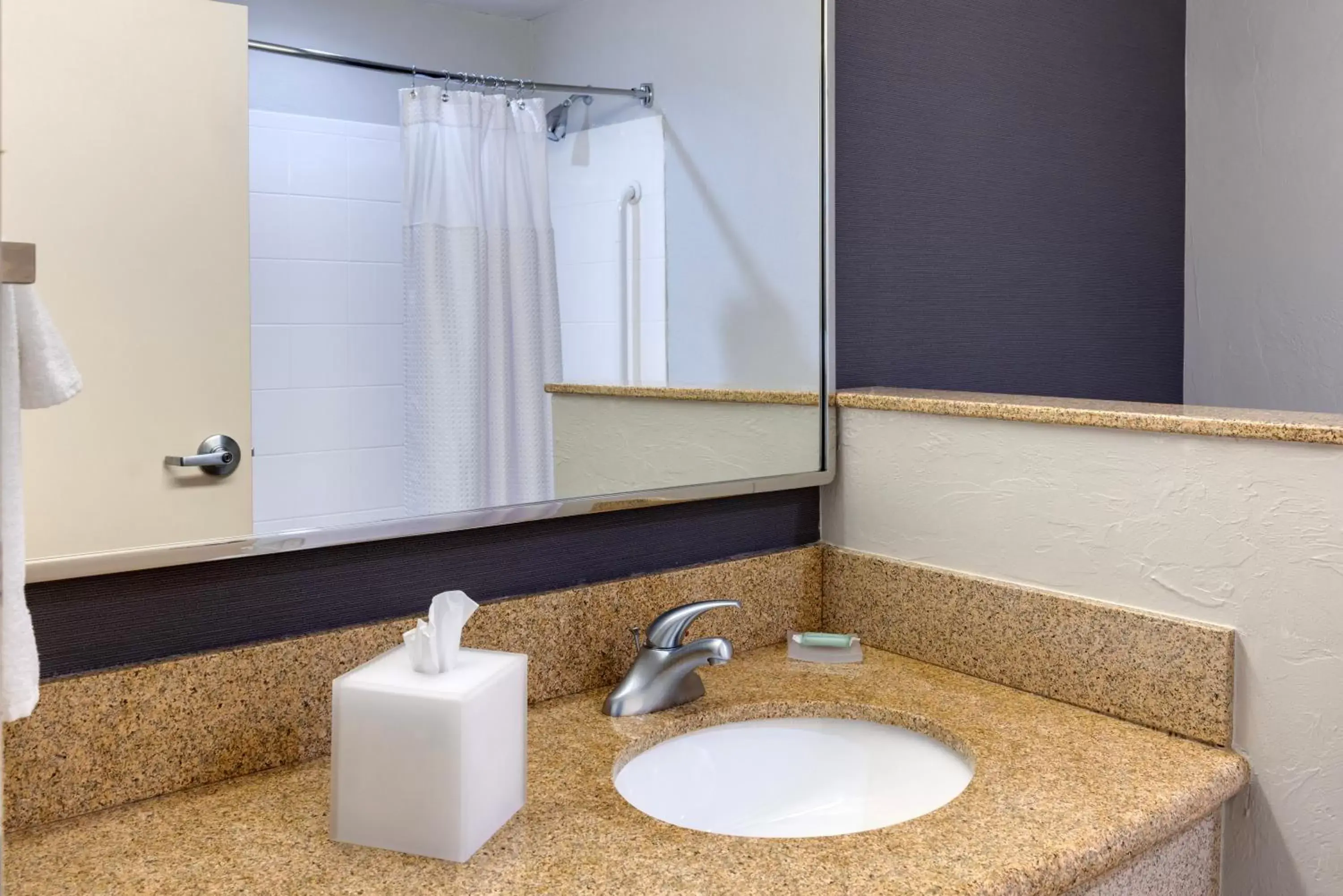 Guests, Bathroom in Courtyard by Marriott Oklahoma City North/Quail Springs