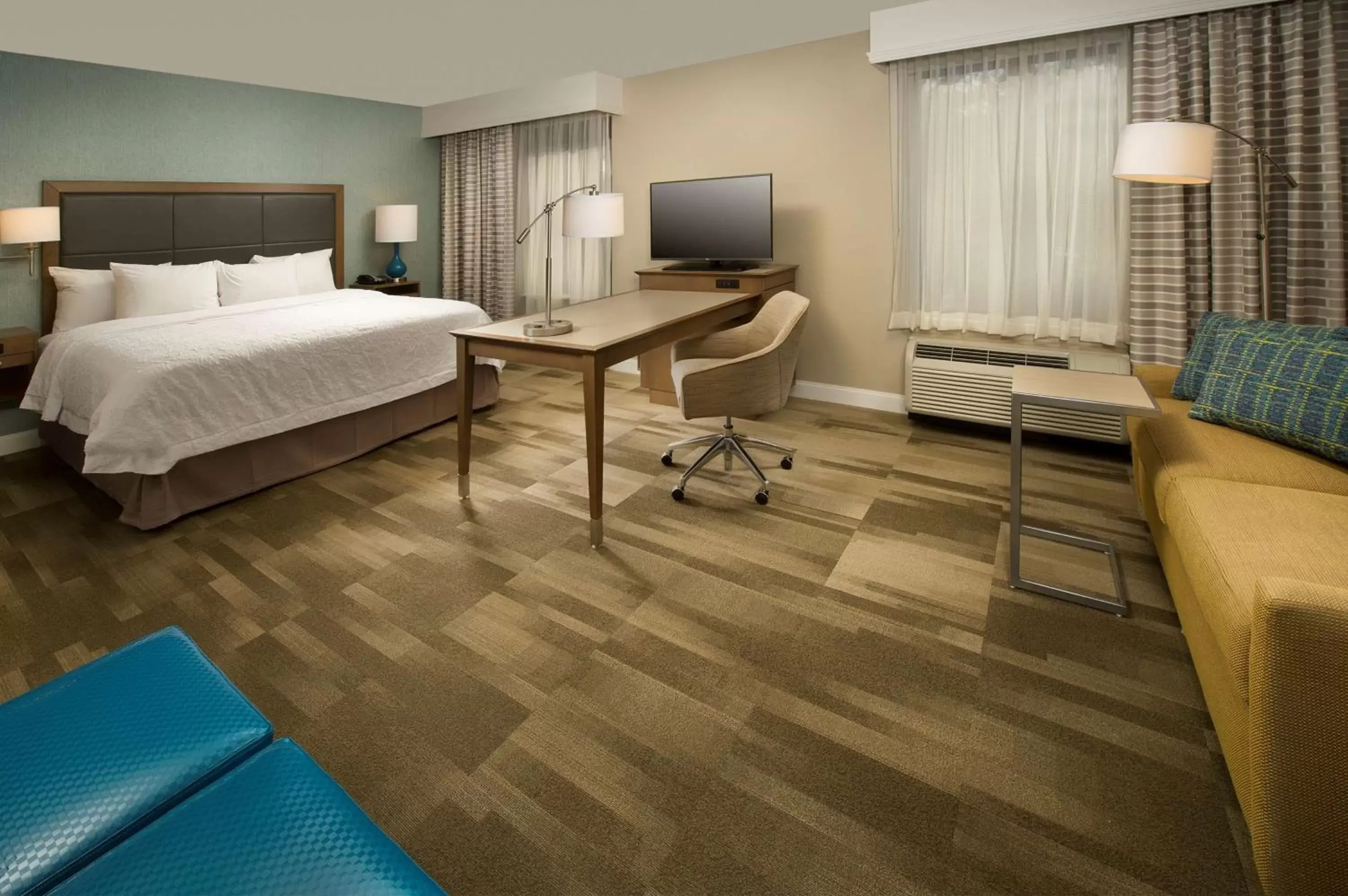 Bed in Hampton Inn & Suites Syracuse/Carrier Circle Bed in Hampton Inn & Suites Syracuse/Carrier Circle