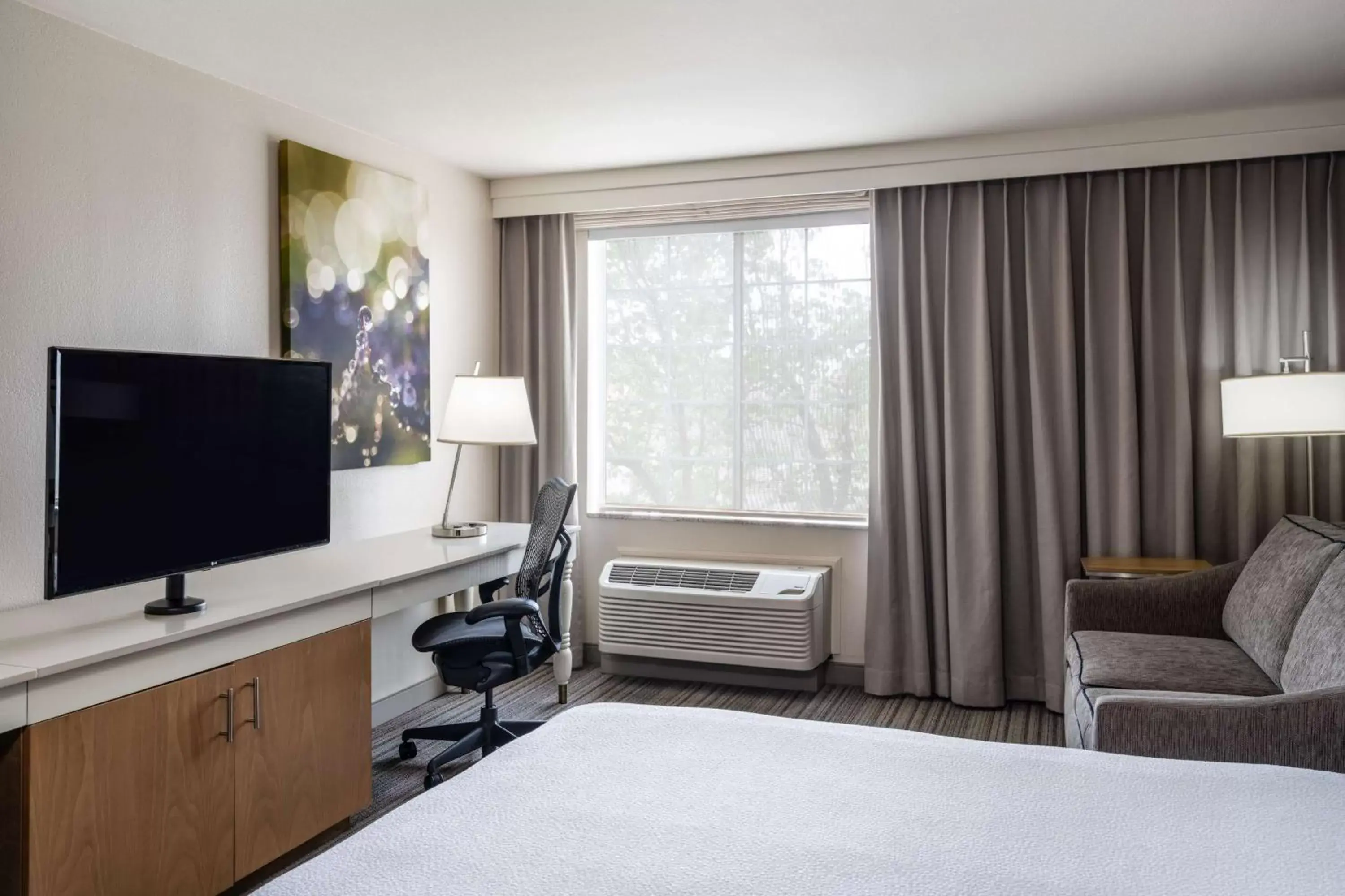 Bedroom, Bed in Hilton Garden Inn Bakersfield Bedroom, Bed in Hilton Garden Inn Bakersfield