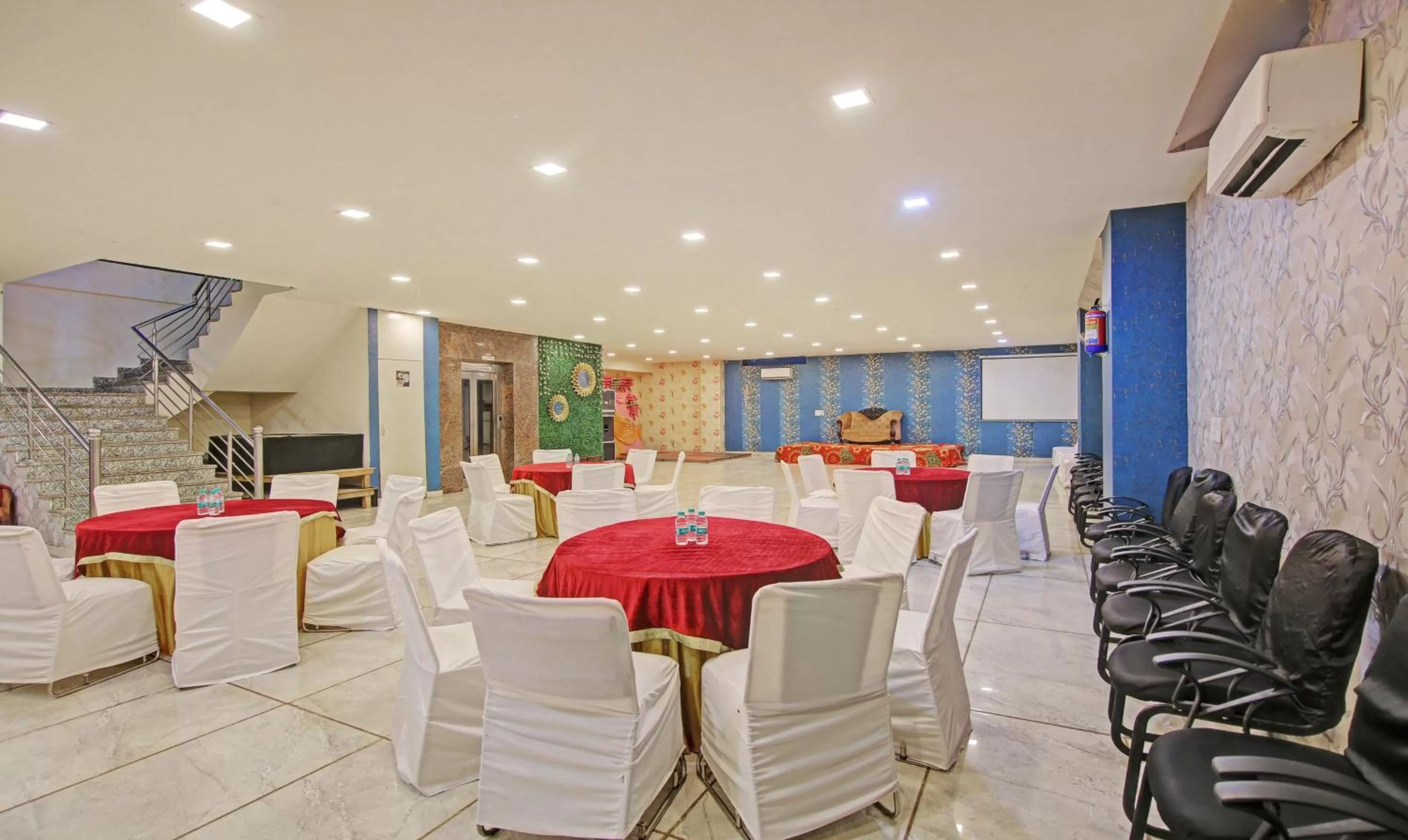 Breakfast, Banquet Facilities in Treebo Trend Amaya Inn Sector 72