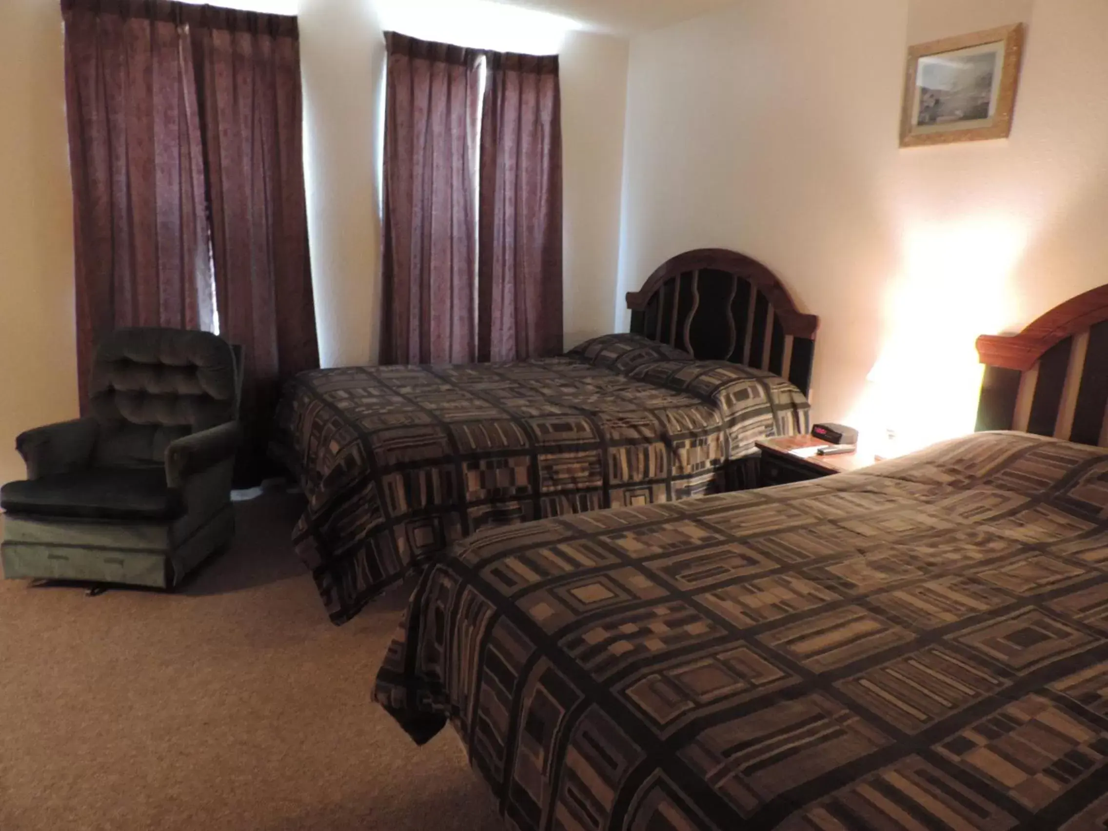 Bedroom, Bed in Hunters Lodge Motel