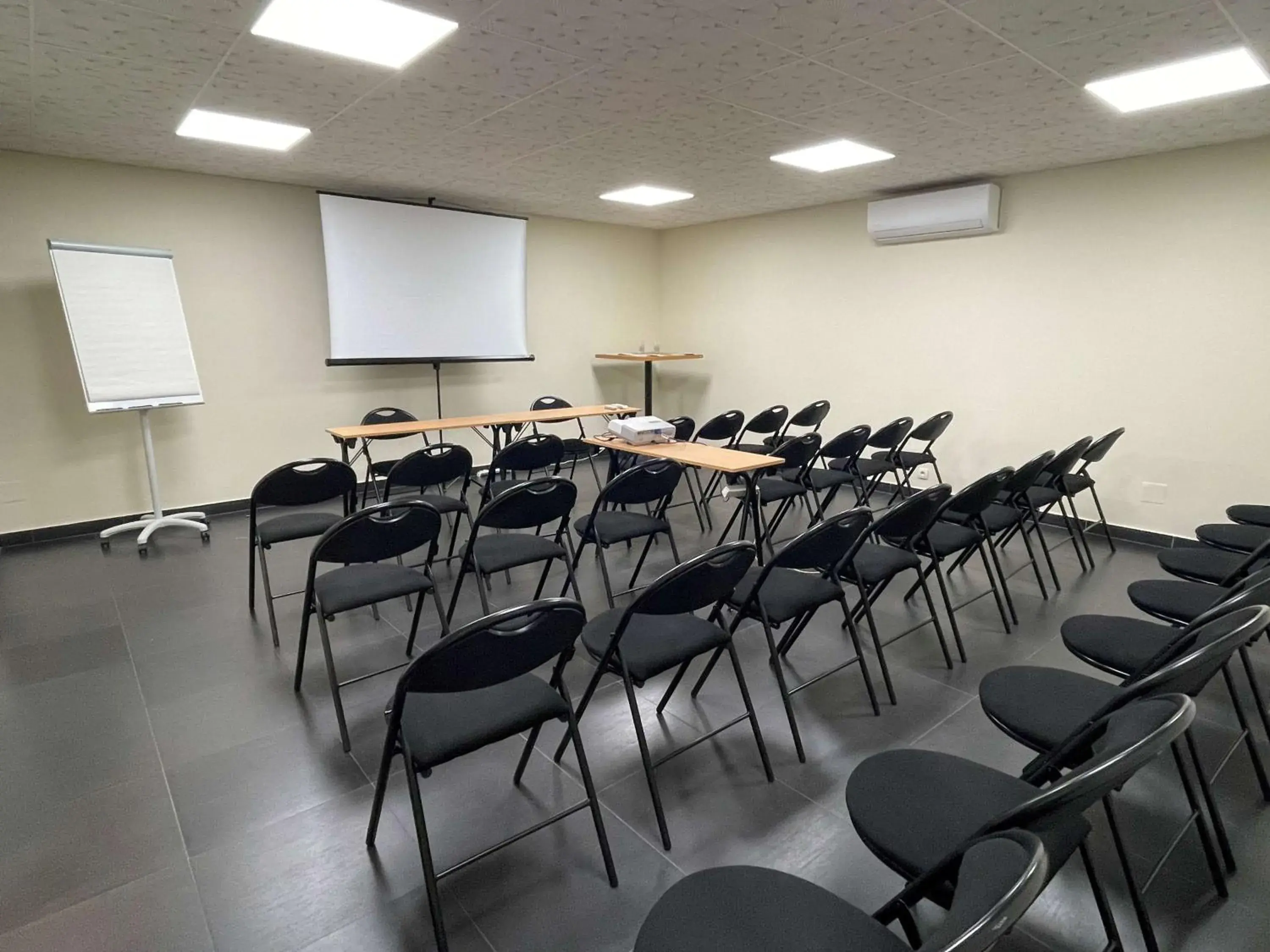 Meeting/conference room in Best Western Hotel Canet-Plage