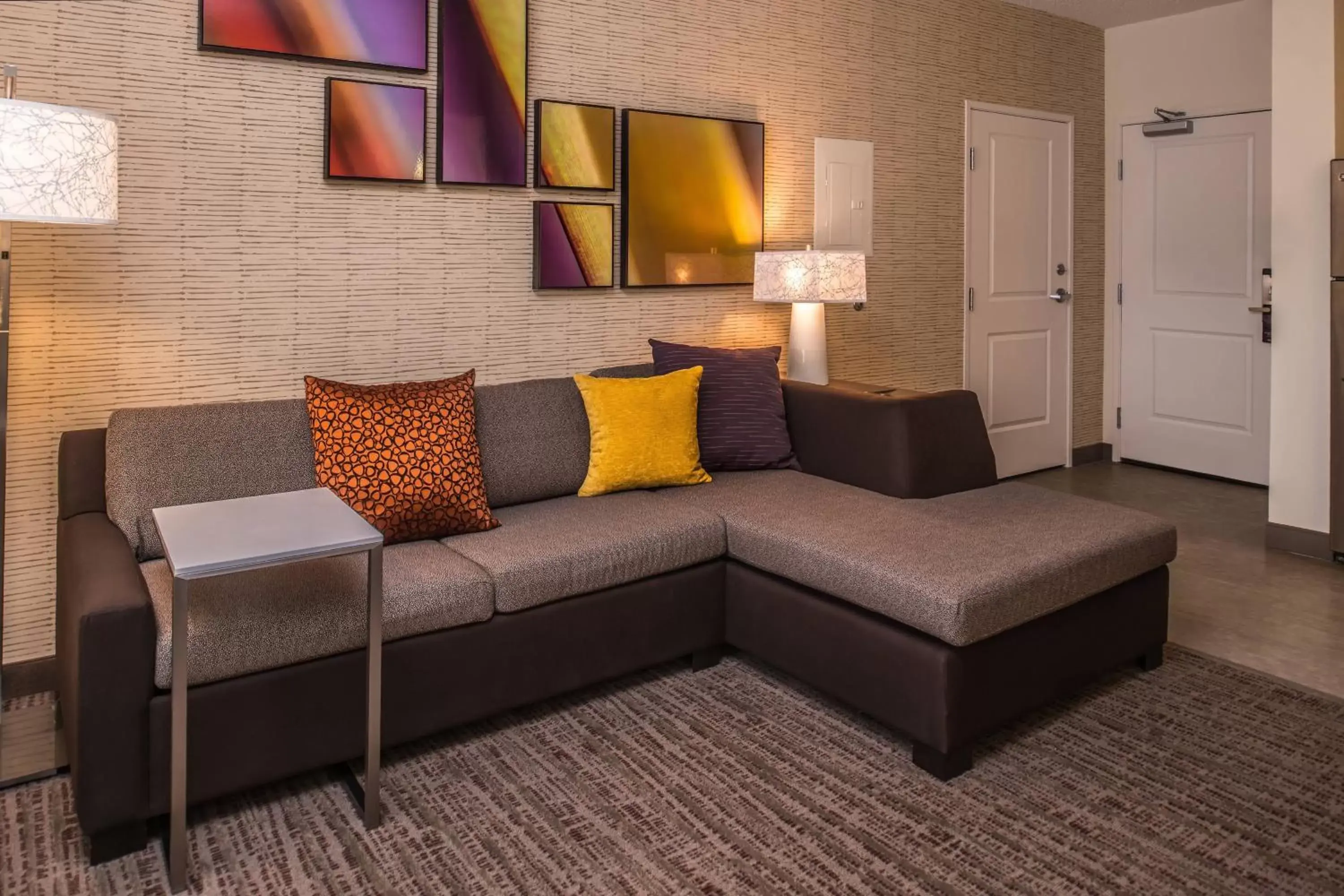 Photo of the whole room, Seating Area in Residence Inn by Marriott St. Louis Westport