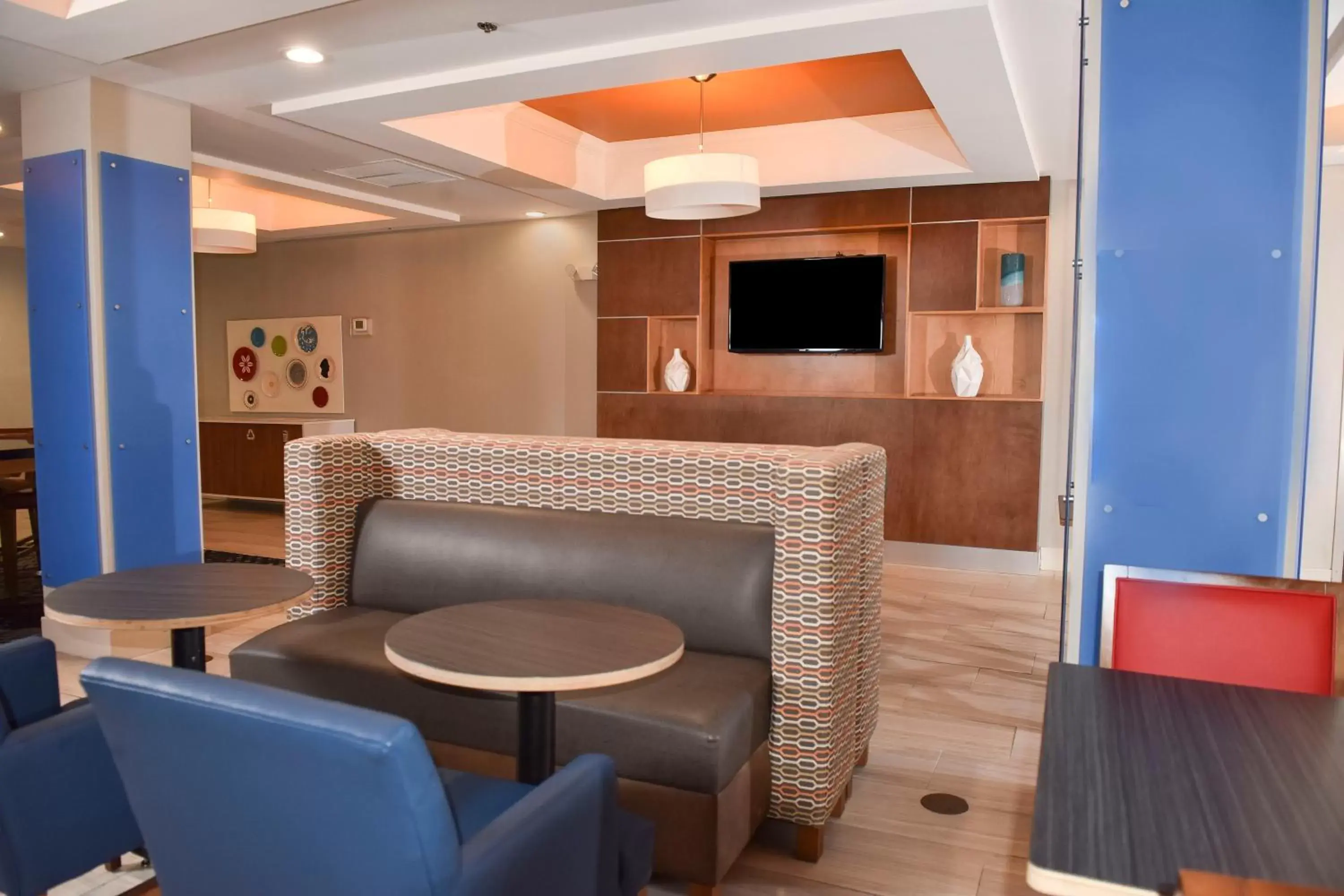 Property building, Seating Area in Holiday Inn Express Hotel & Suites Selma, an IHG Hotel