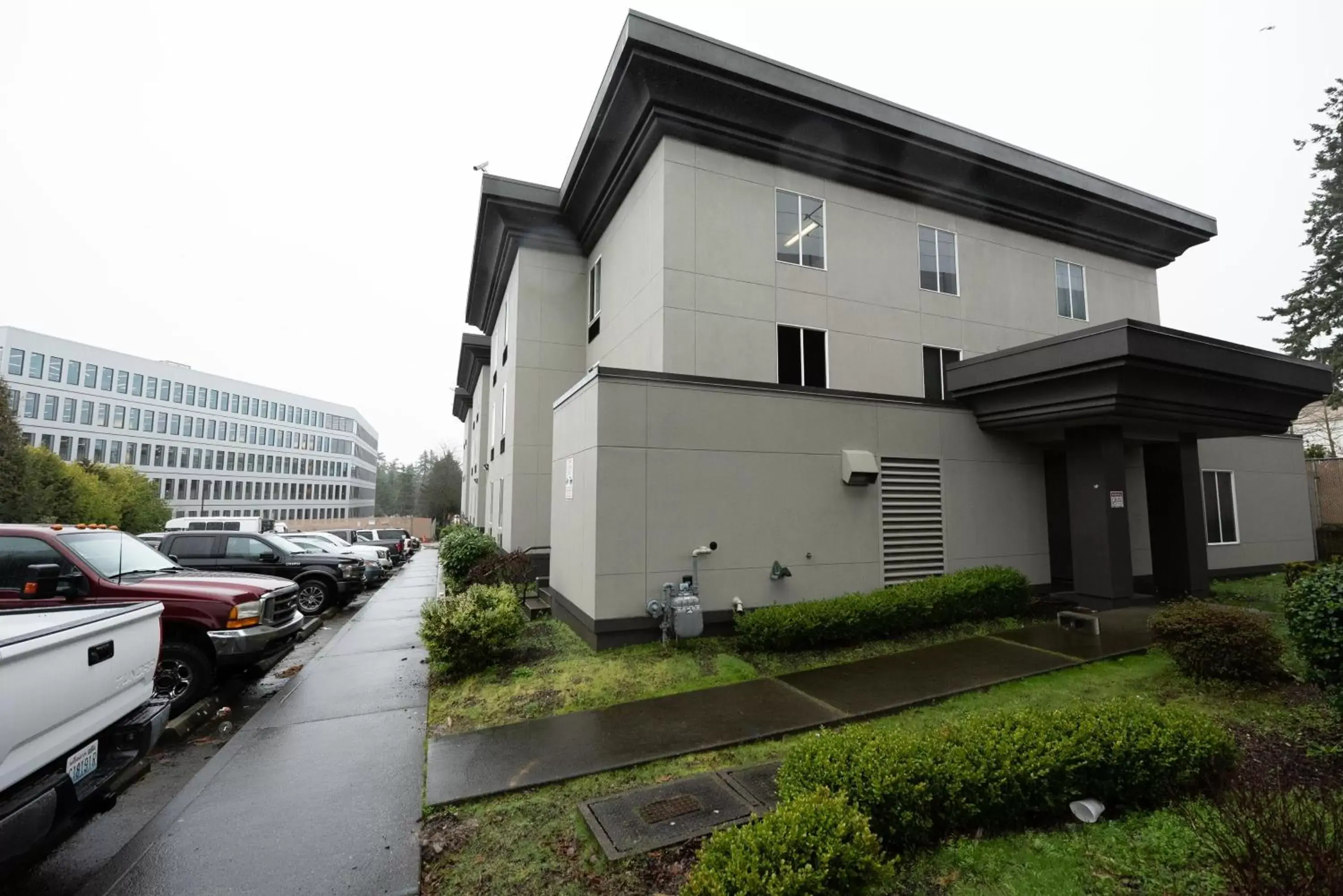 Property Building in SureStay Plus Hotel by Best Western SeaTac Airport