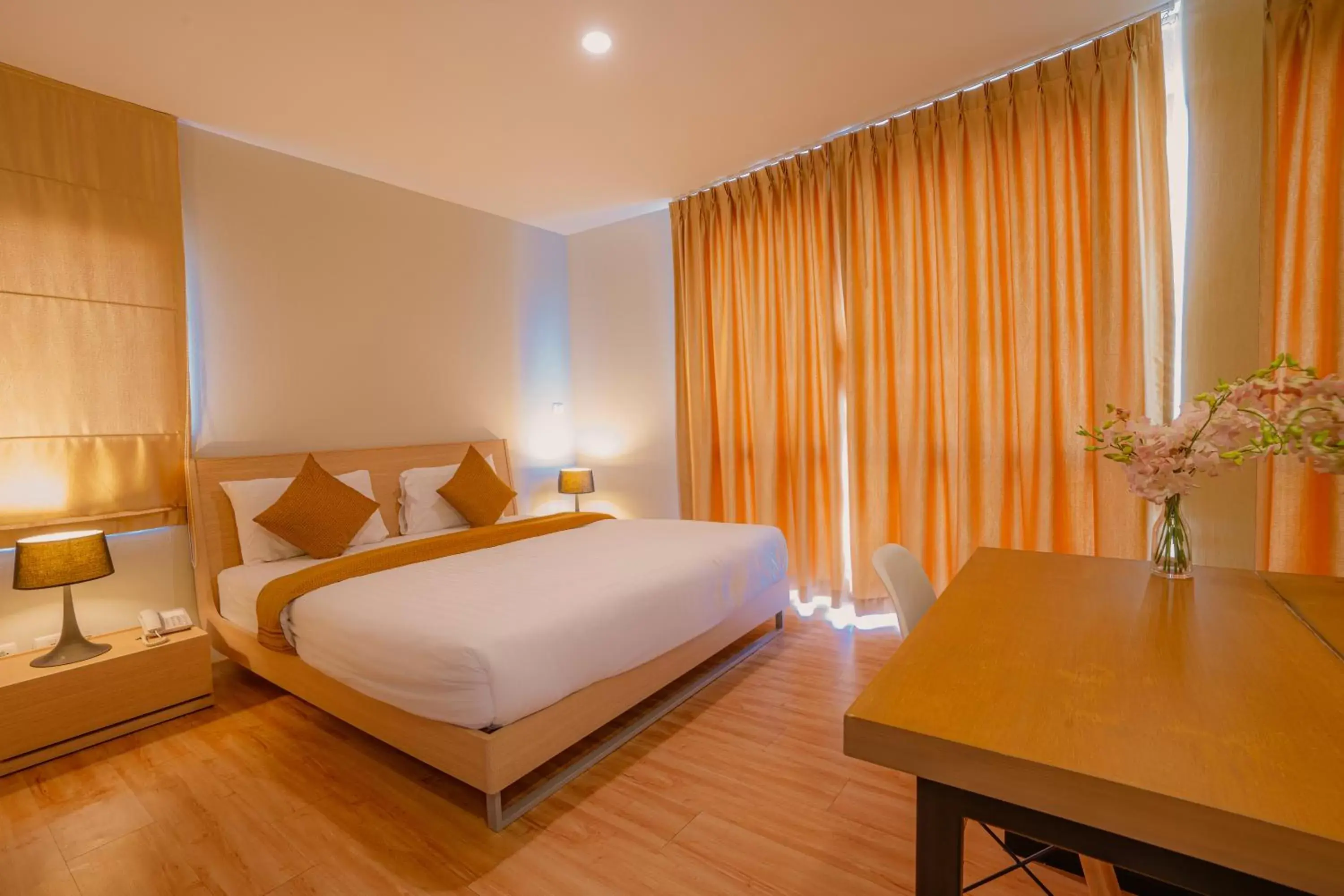 Photo of the whole room, Bed in Peace Land Khaosan