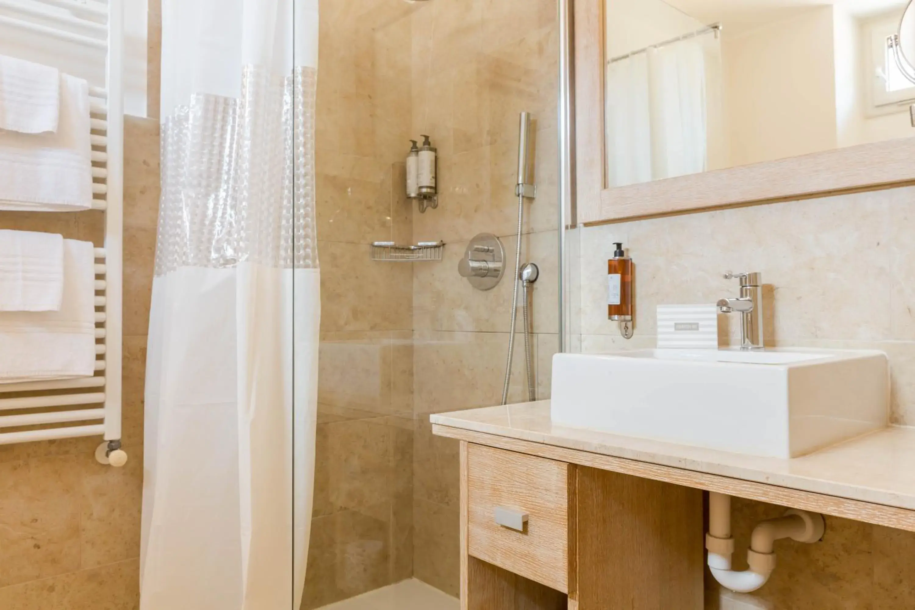 Shower, Bathroom in Hotel Domomea