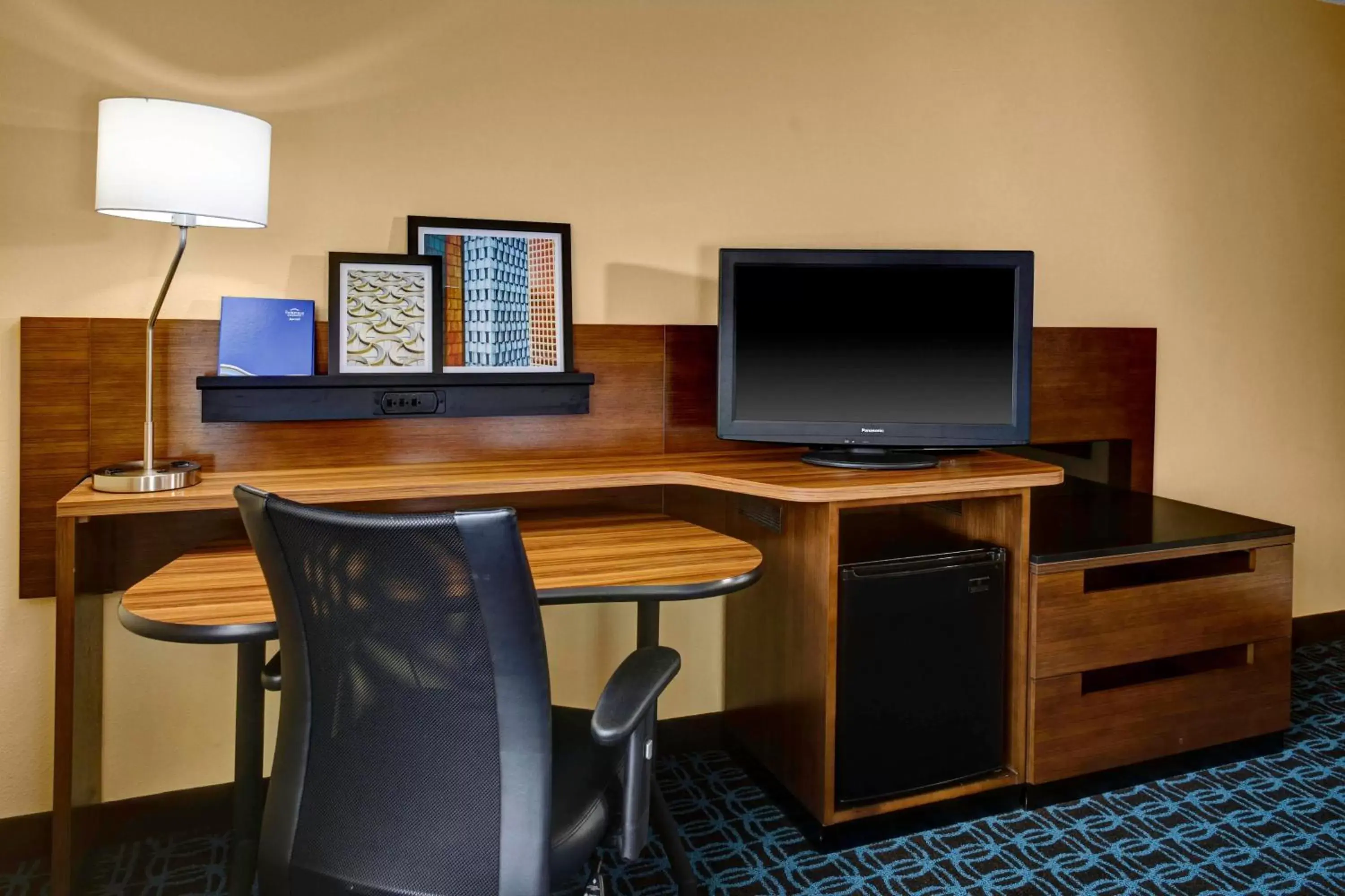 Photo of the whole room, TV/Entertainment Center in Fairfield Inn and Suites by Marriott Atlanta Suwanee