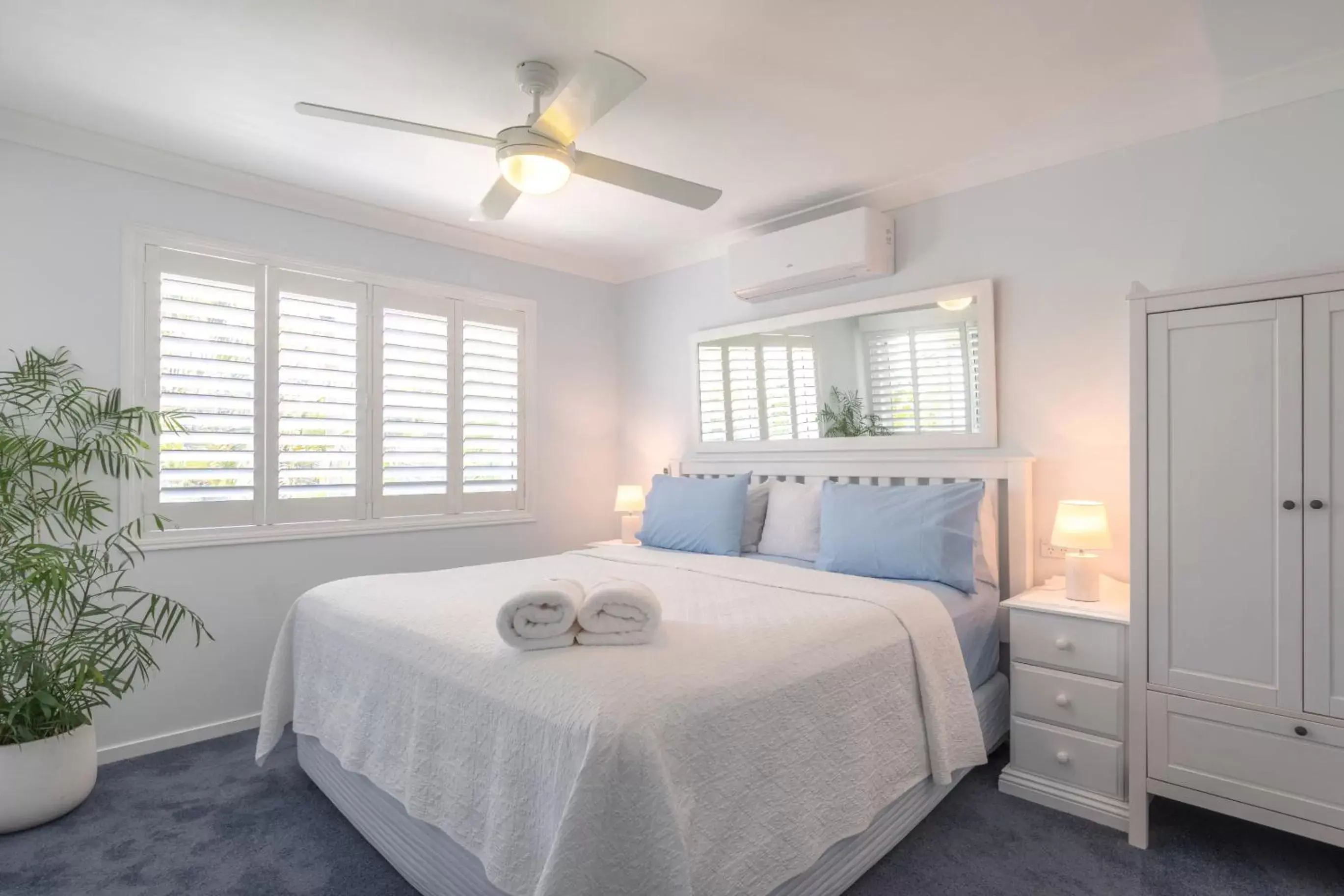 Queen Room with Balcony in Debbie's Place Queen Room with Balcony in Debbie's Place