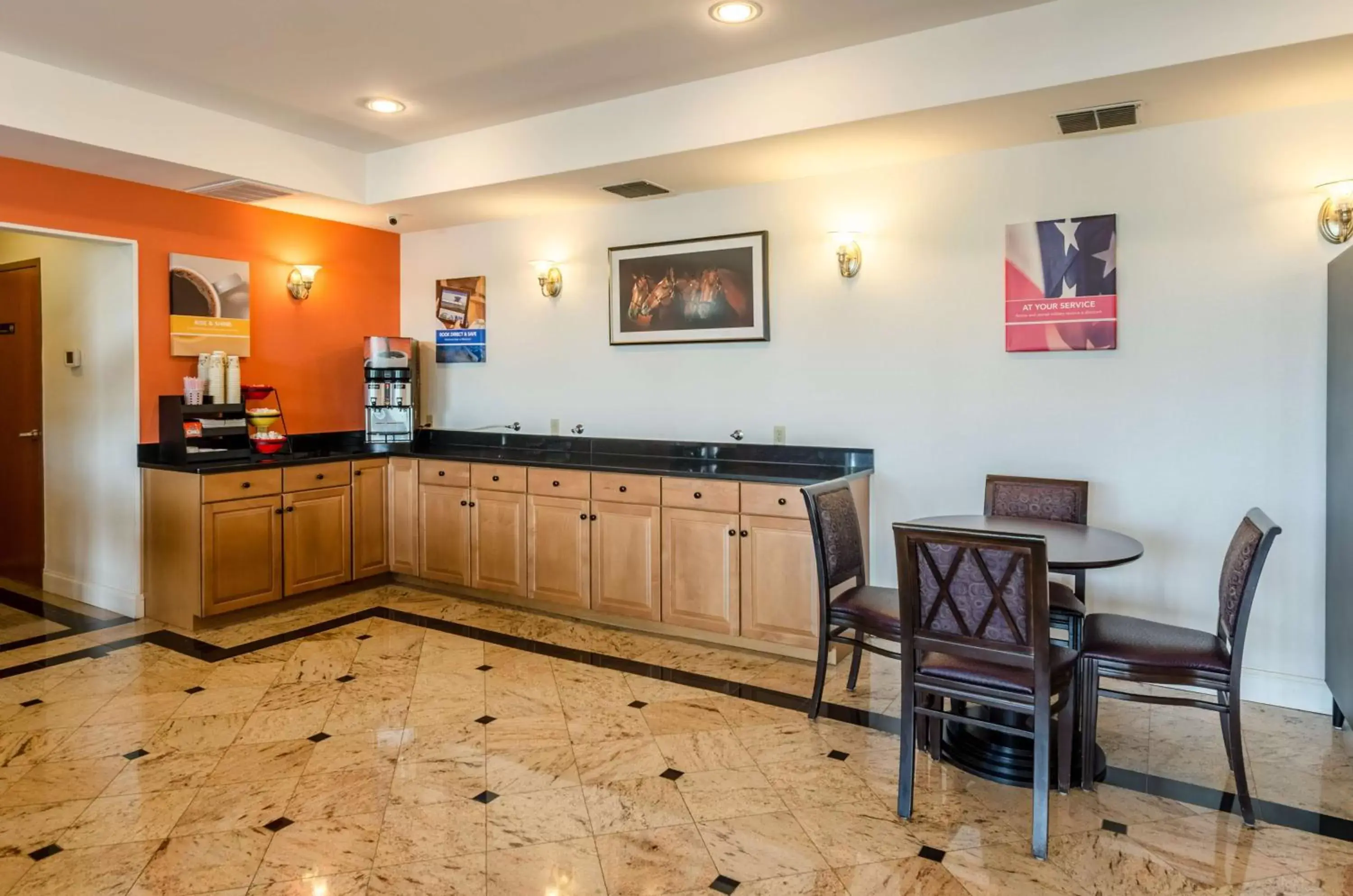 Lobby or reception, Kitchen/Kitchenette in Motel 6-Lexington, VA
