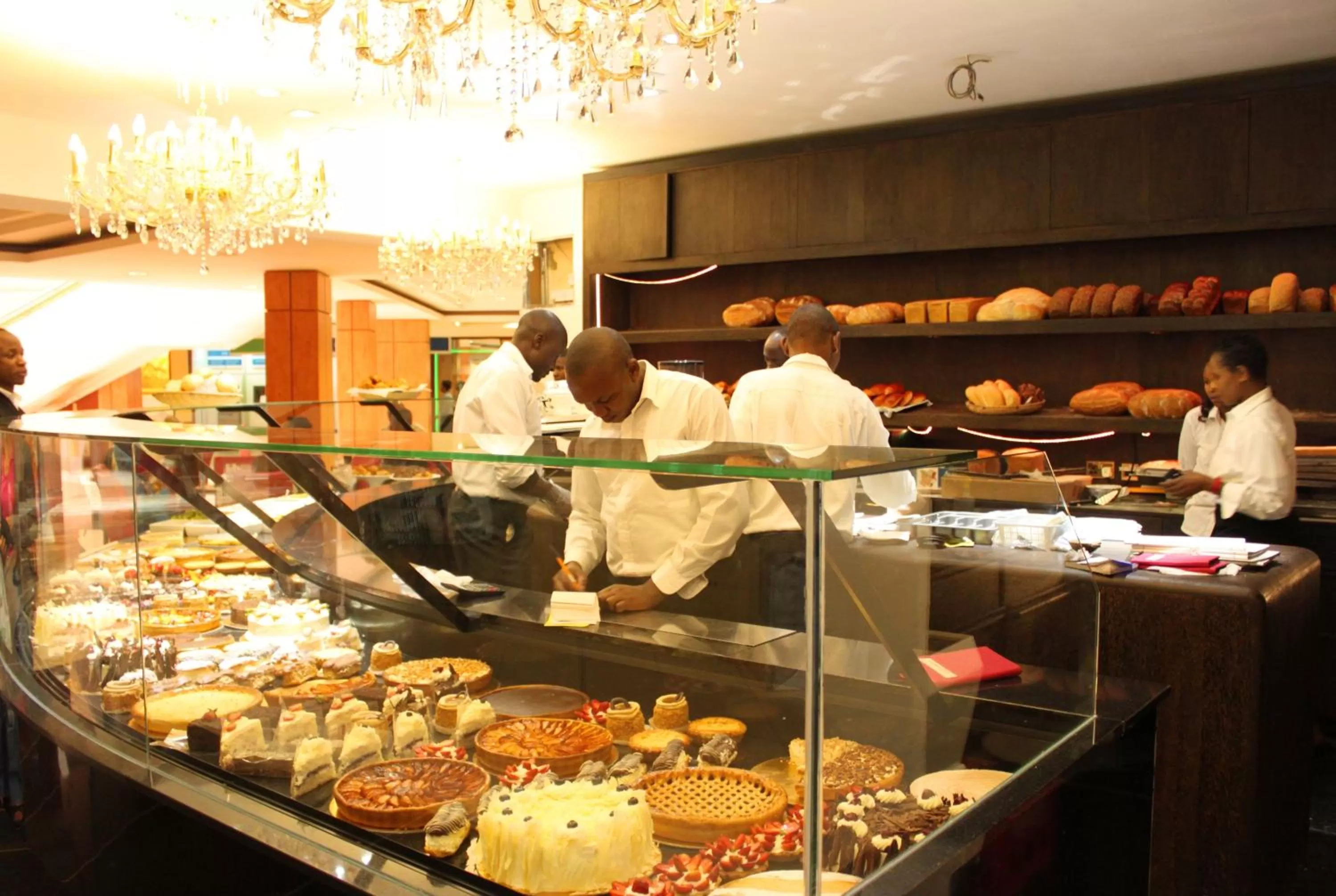 Restaurant/places to eat in Yaya Hotel & Apartments