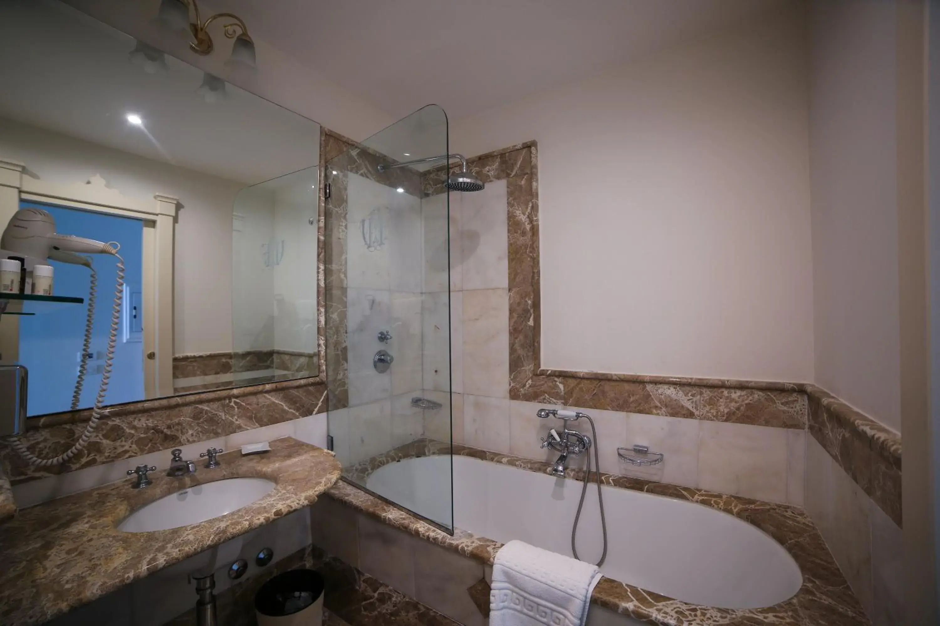 Shower, Bathroom in Hotel Villa Fraulo