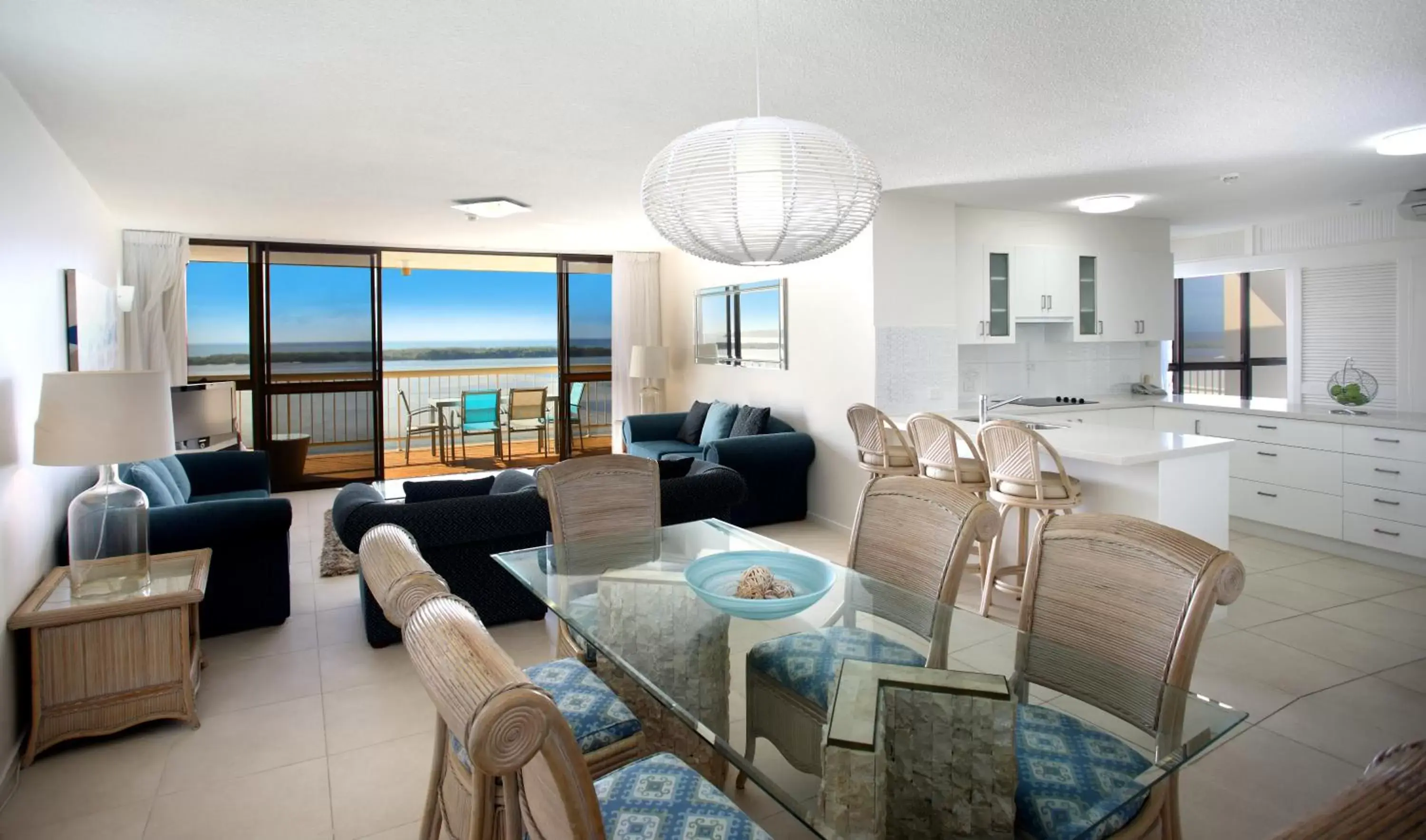 Kitchen or kitchenette, Seating Area in Gemini Resort