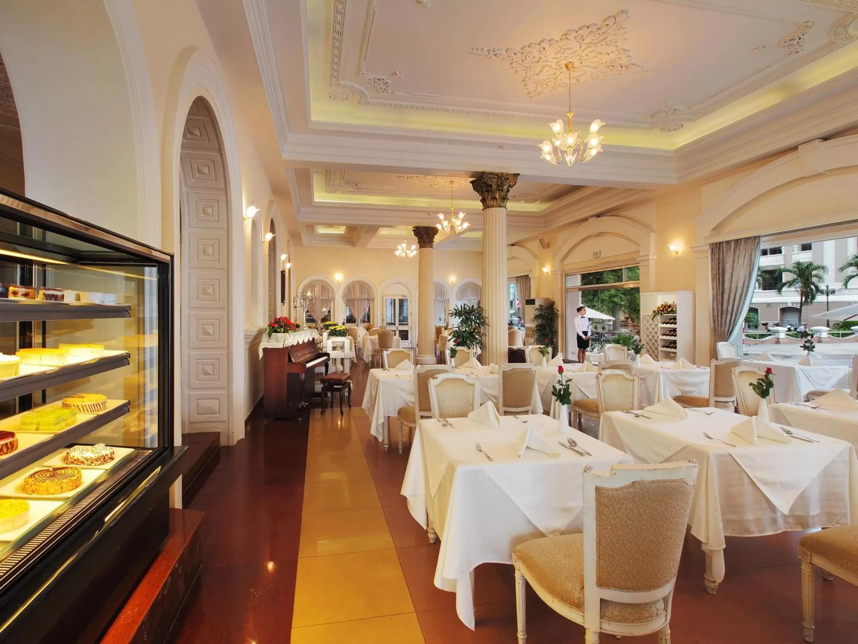 Restaurant/places to eat in Hotel Continental Saigon Restaurant/places to eat in Hotel Continental Saigon