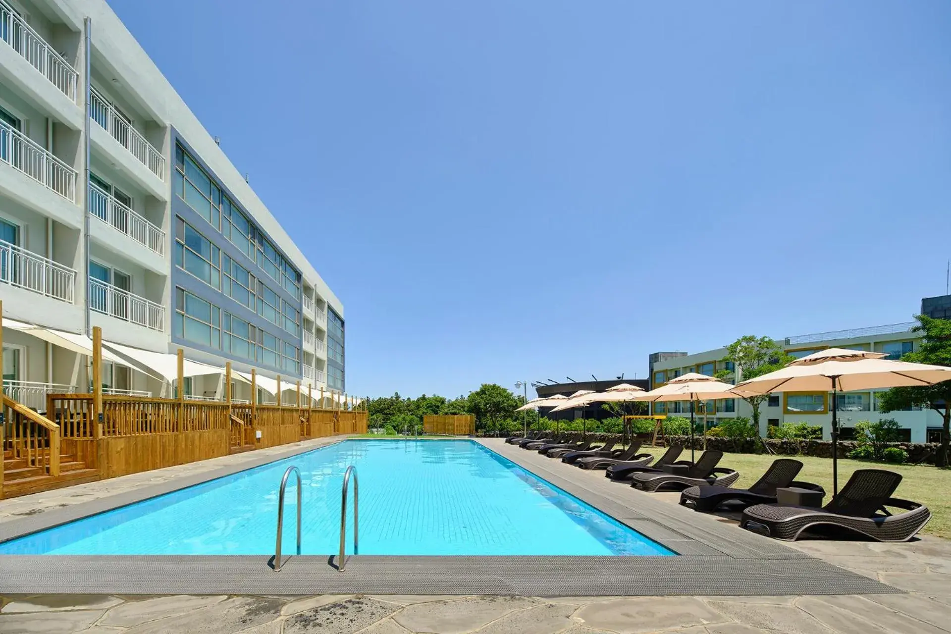 Property building, Swimming Pool in JEJU Shangrila Hotel&Resort