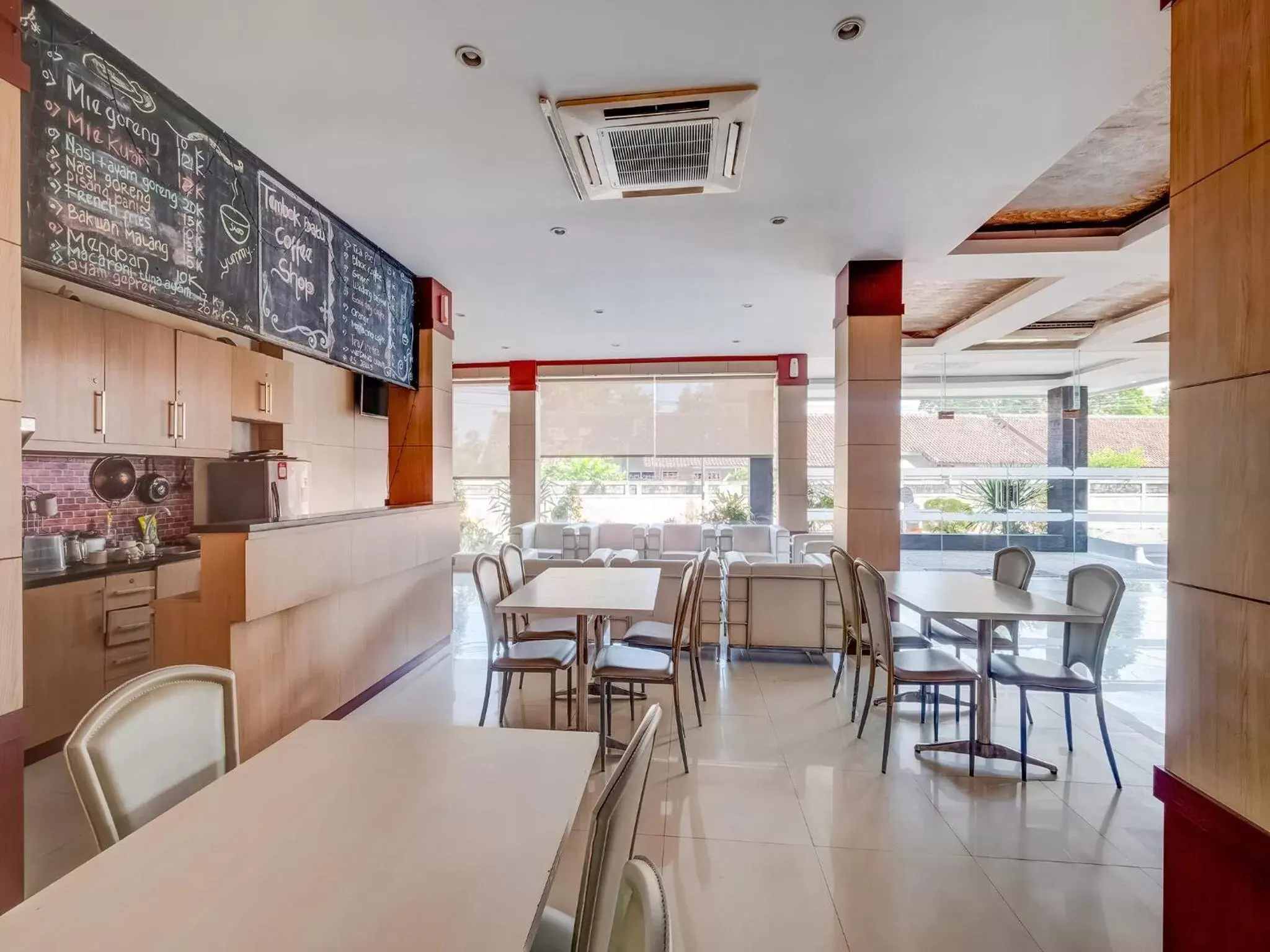Lobby or reception, Restaurant/Places to Eat in SUPER OYO Flagship 3726 Tembok Batu Residence