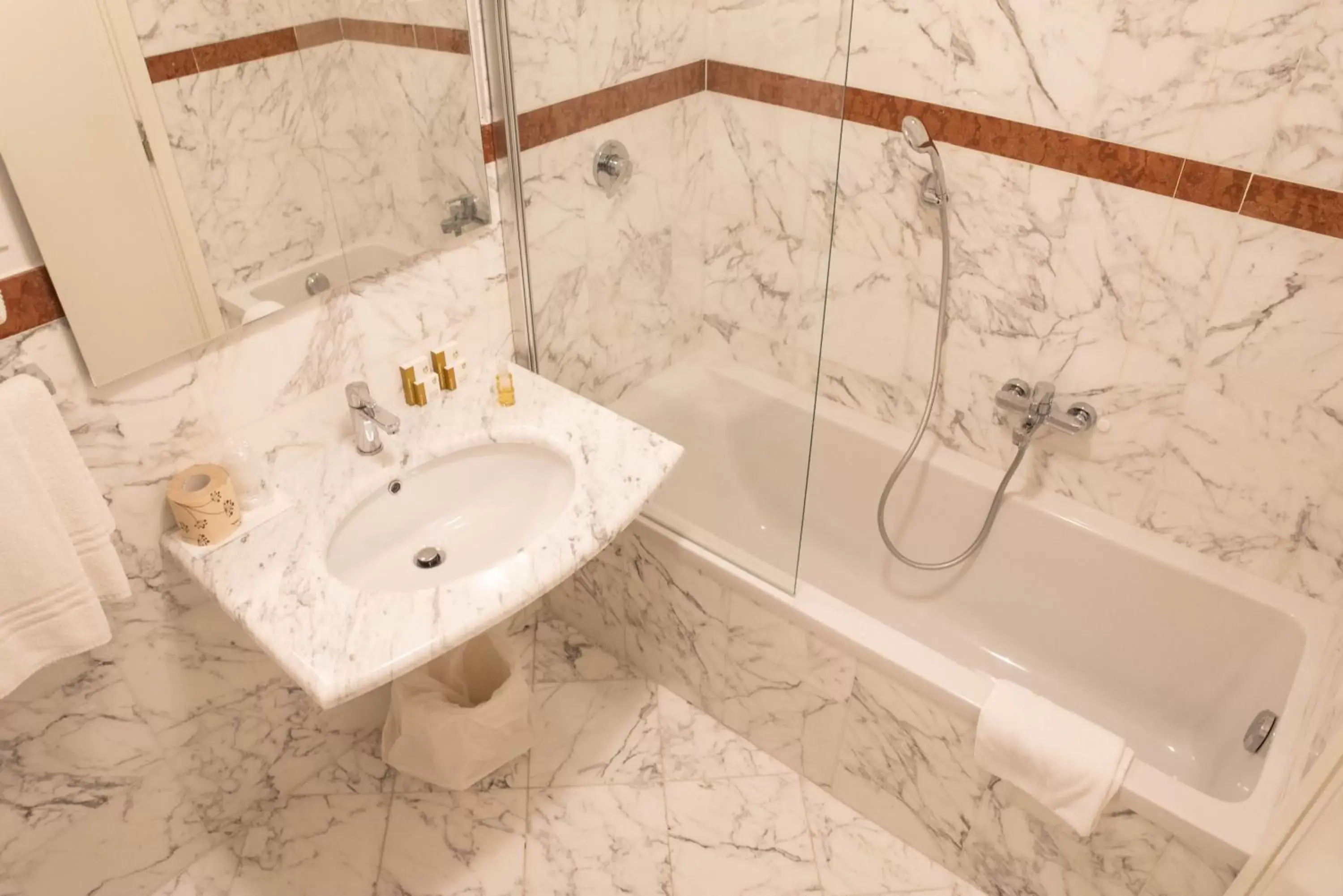 Bathroom in Grand Hotel Duomo