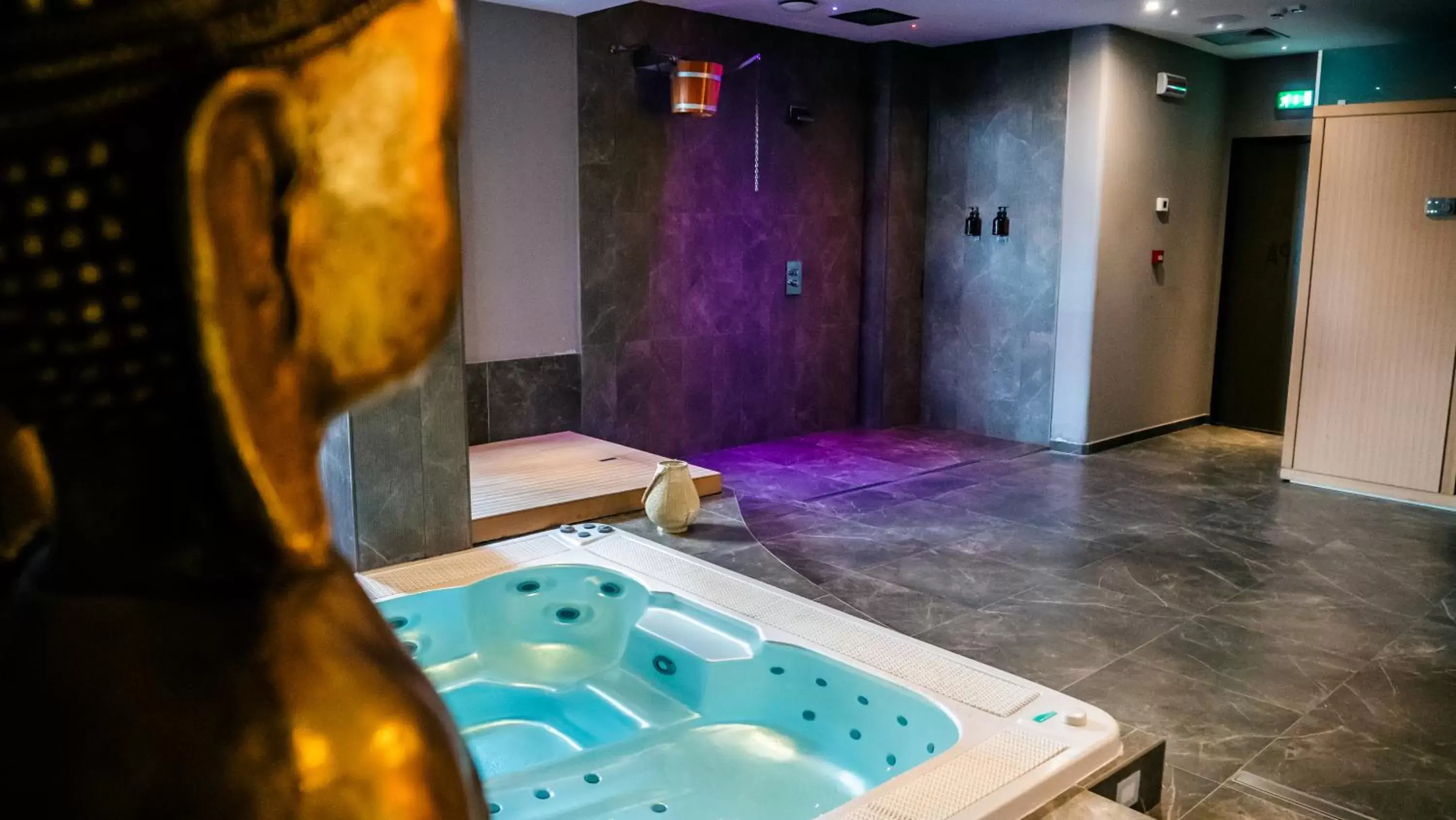 Hot Tub in Hotel Up Wellness & Spa