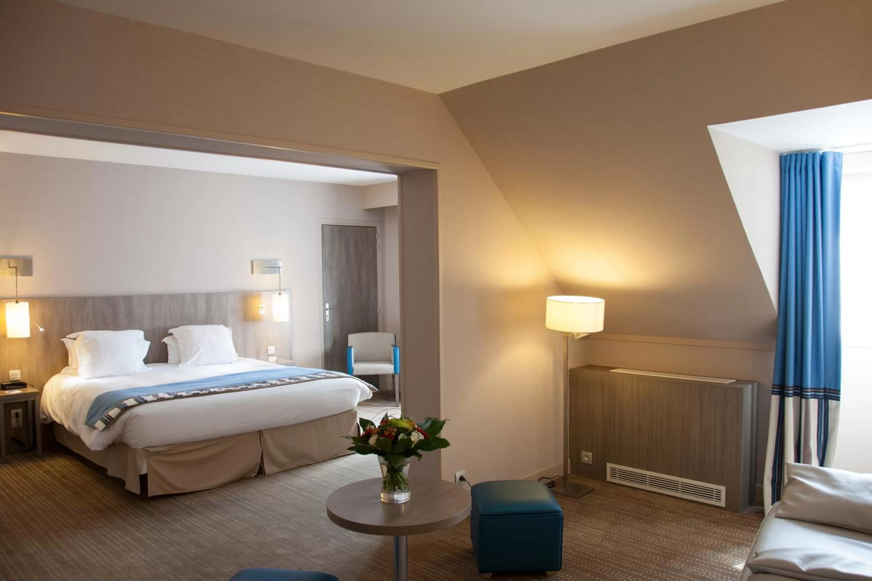 Bed in Mercure Dinan Port Le Jerzual