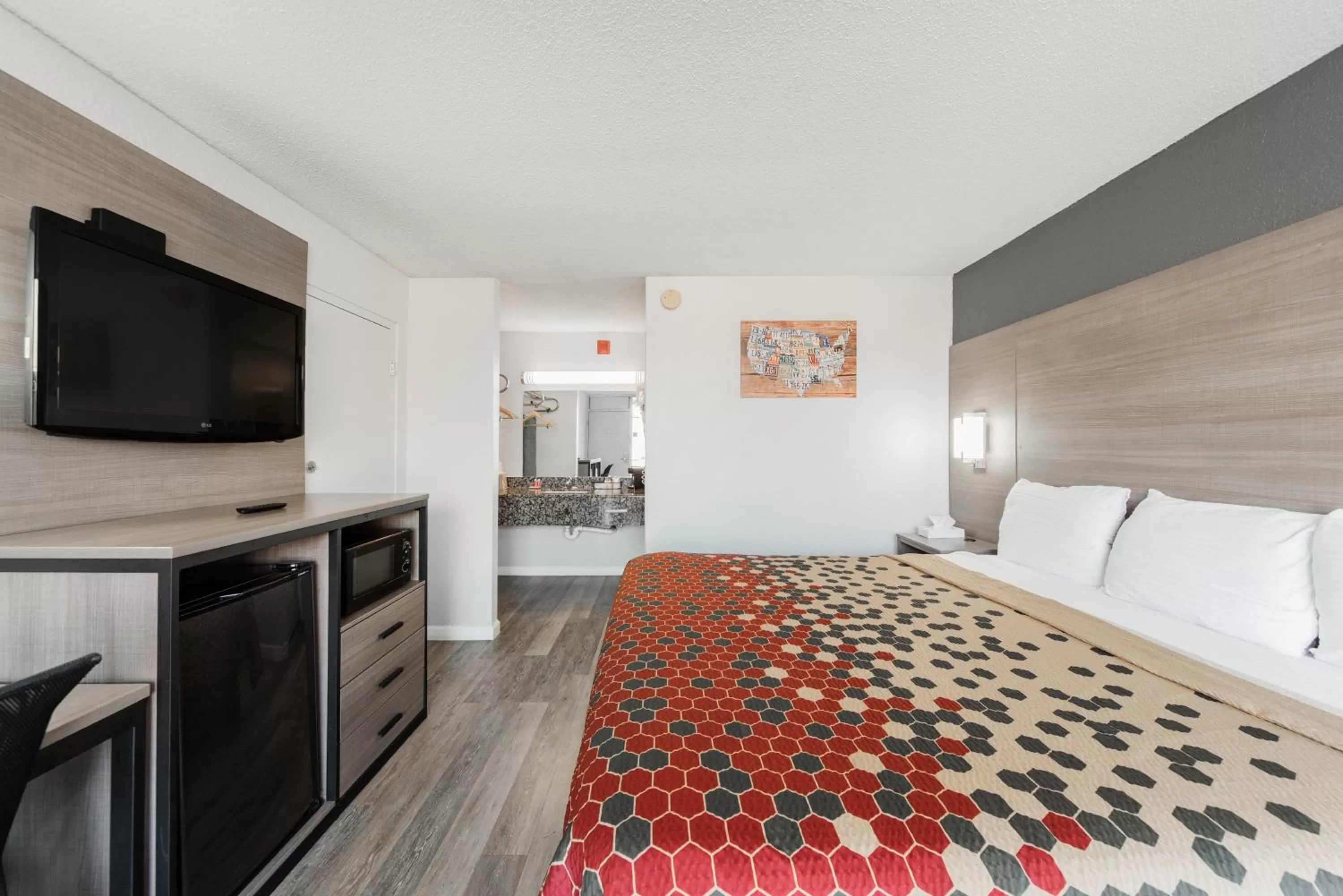 Bed in Econo Lodge Inn & Suites Near Bricktown