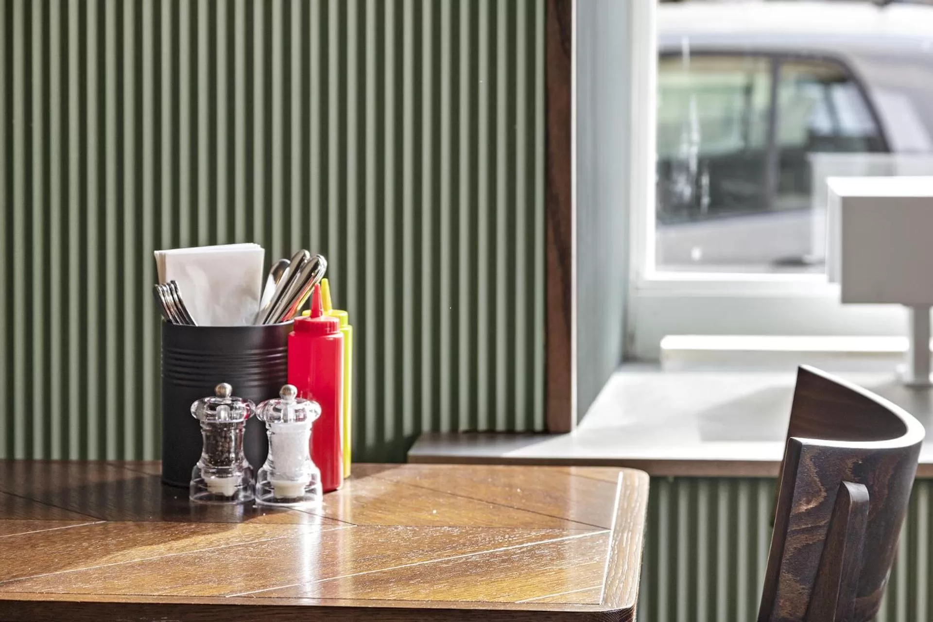 Restaurant/places to eat in Best Western Hotel at 108