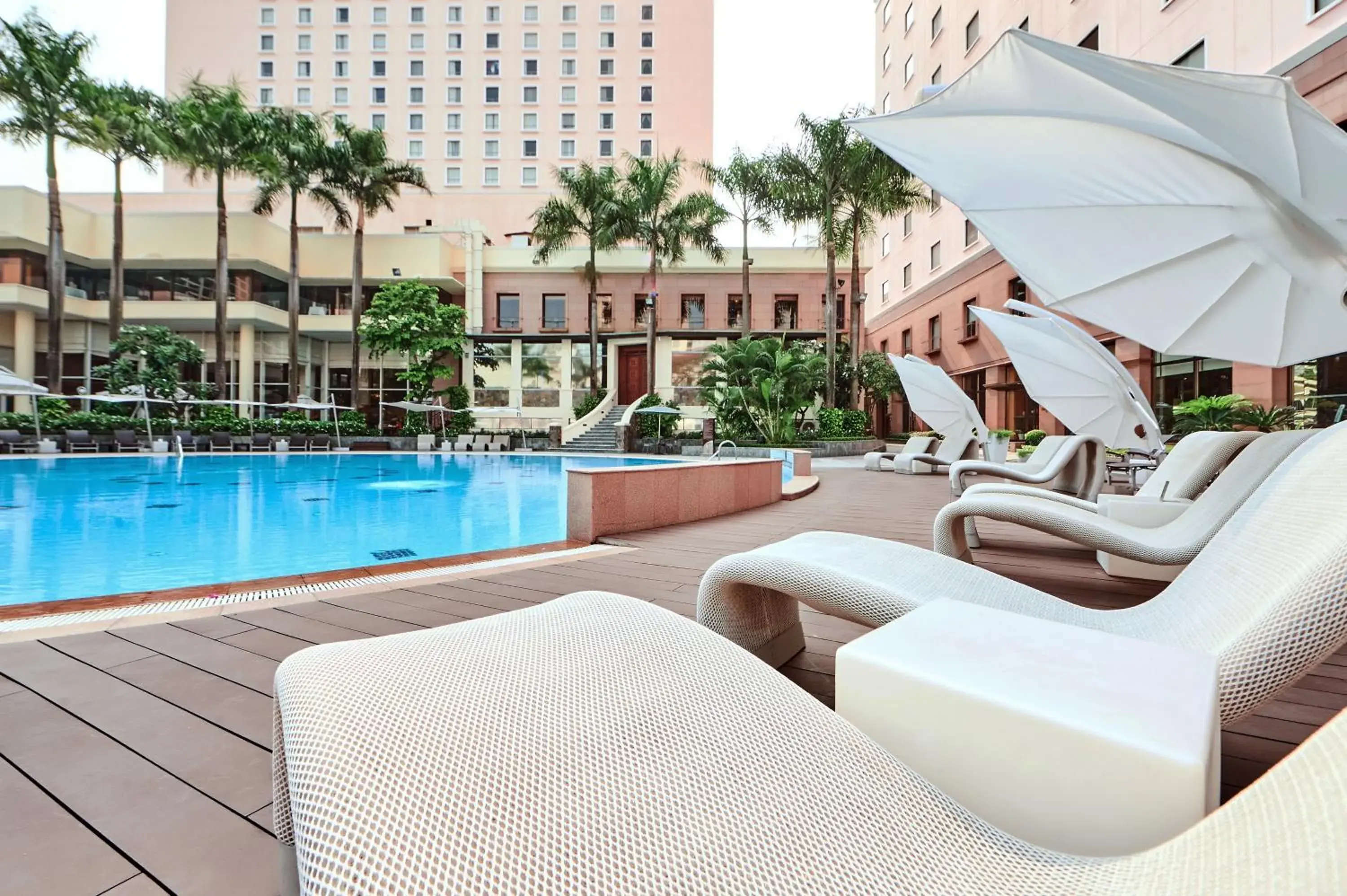 Swimming Pool in Lotte Hotel Saigon