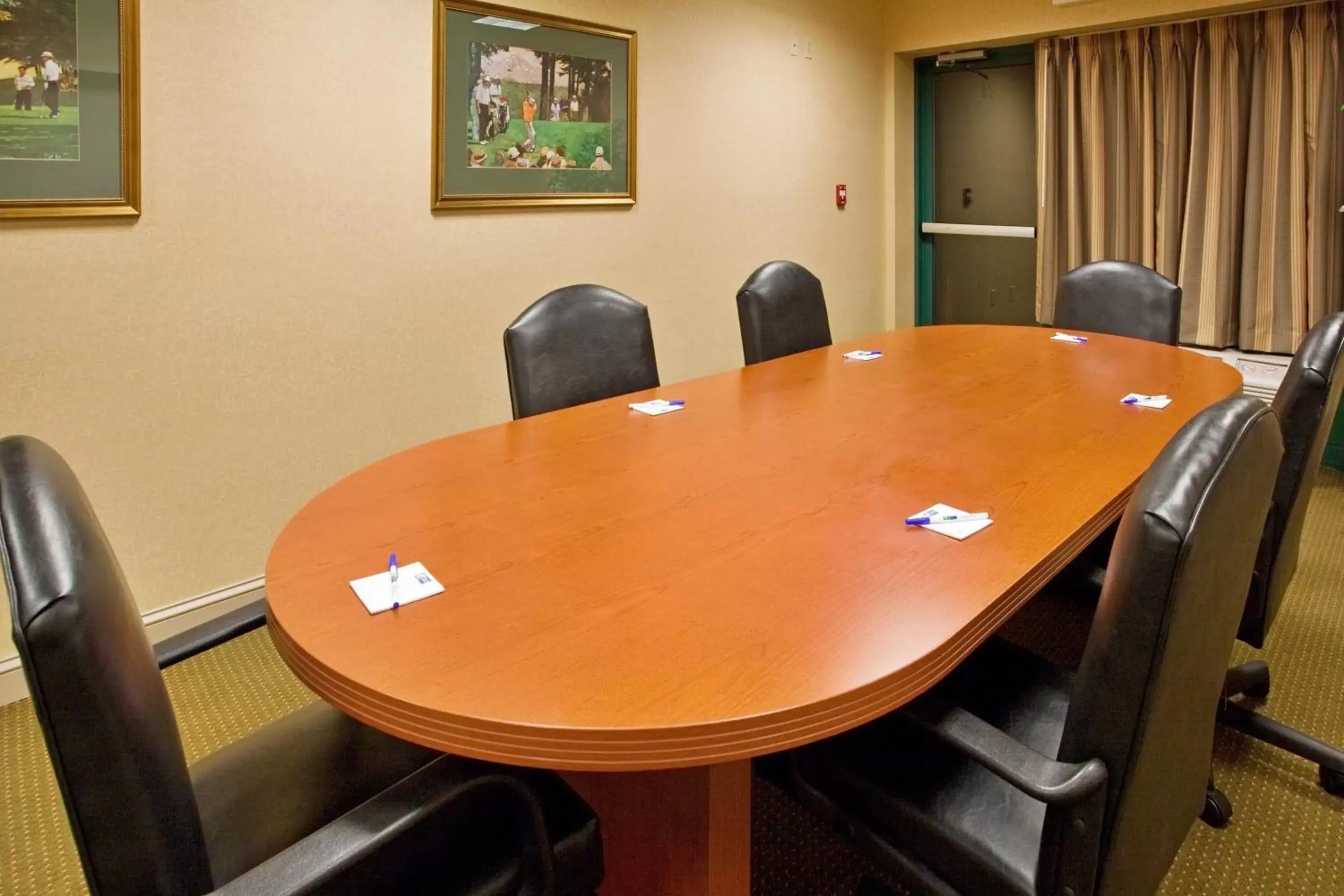 Meeting/conference room in Holiday Inn Express Hotel & Suites Drums-Hazelton, an IHG Hotel